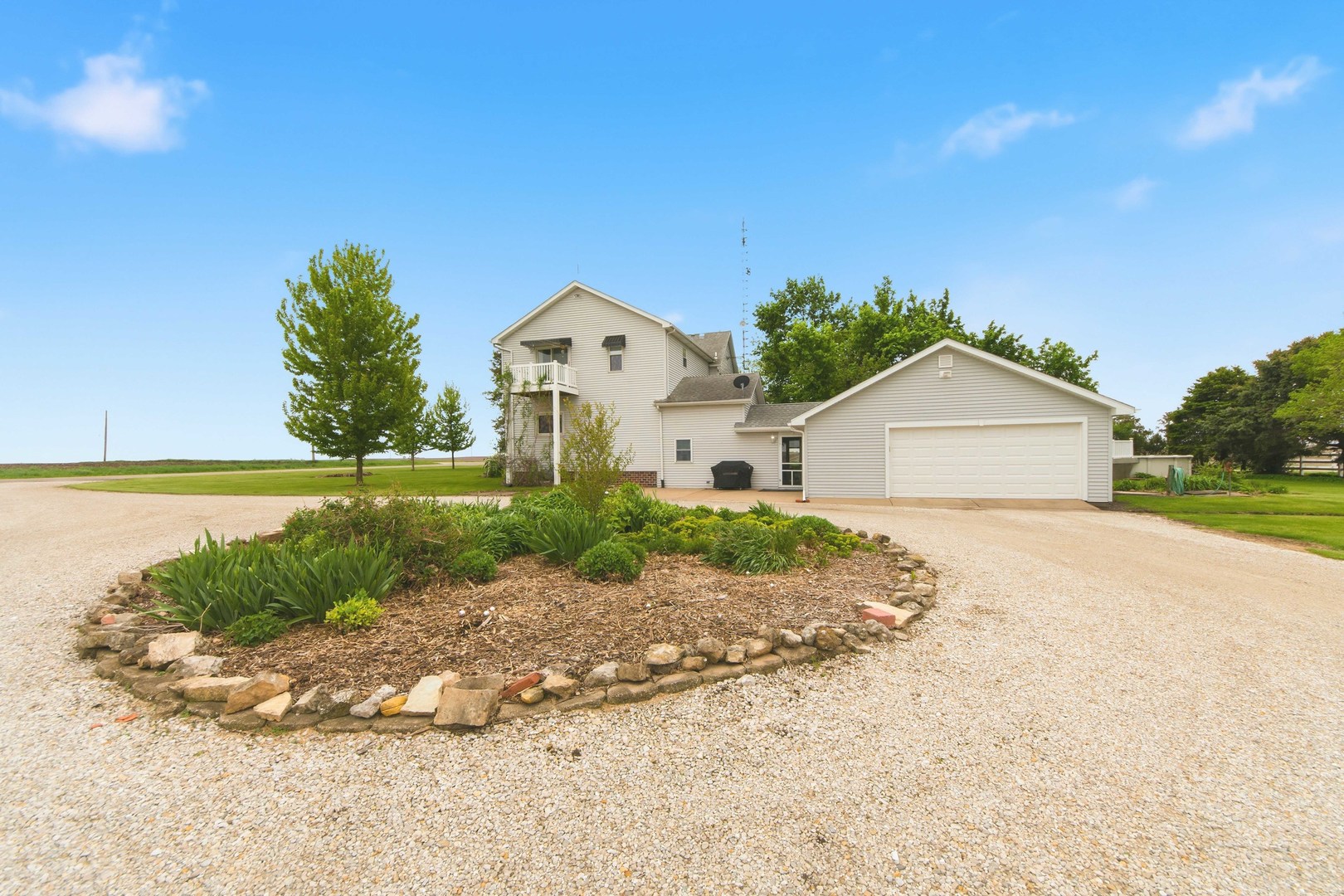 303 2900E County Road, Rutland, IL 61358