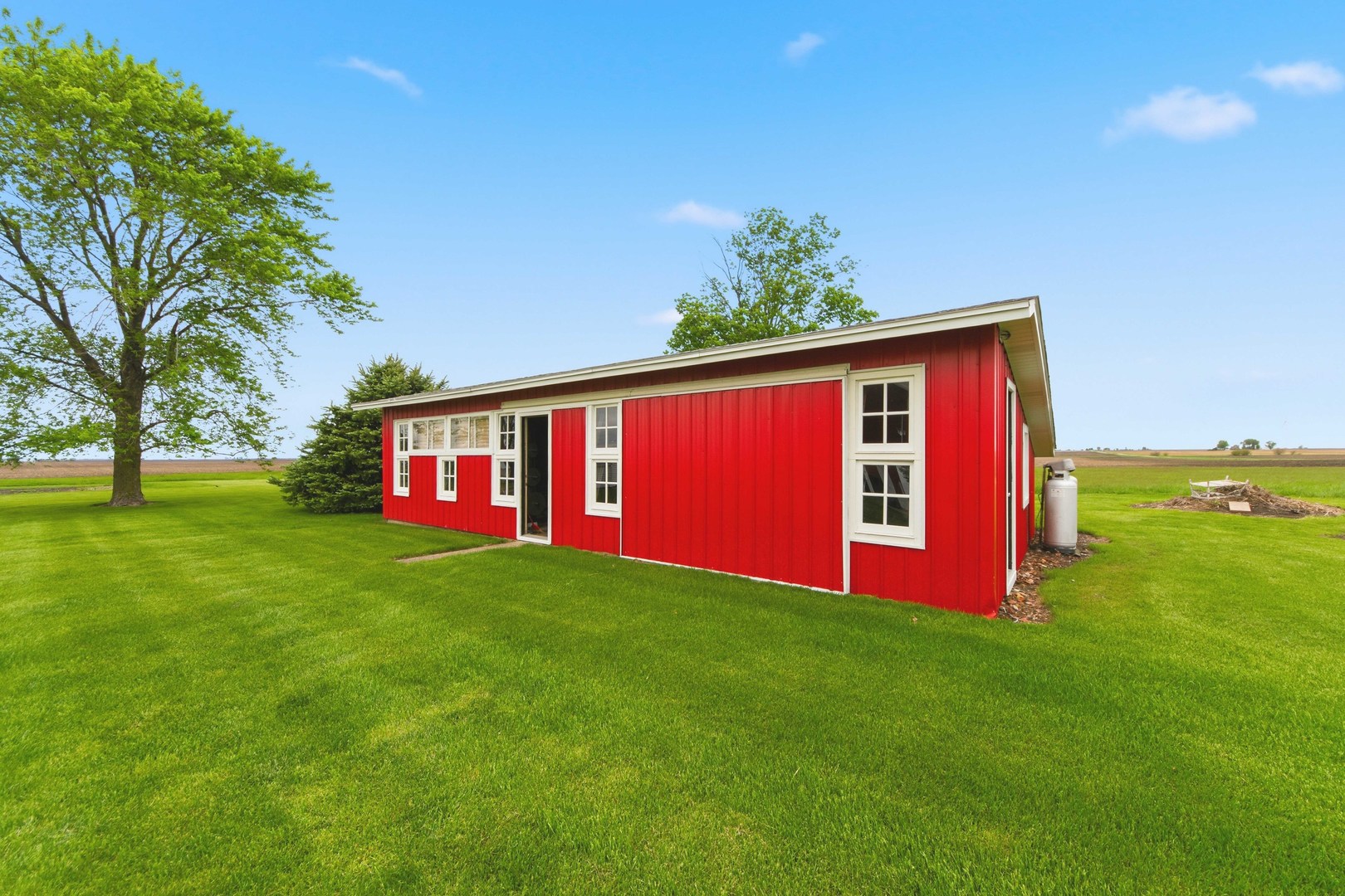 303 2900E County Road, Rutland, IL 61358