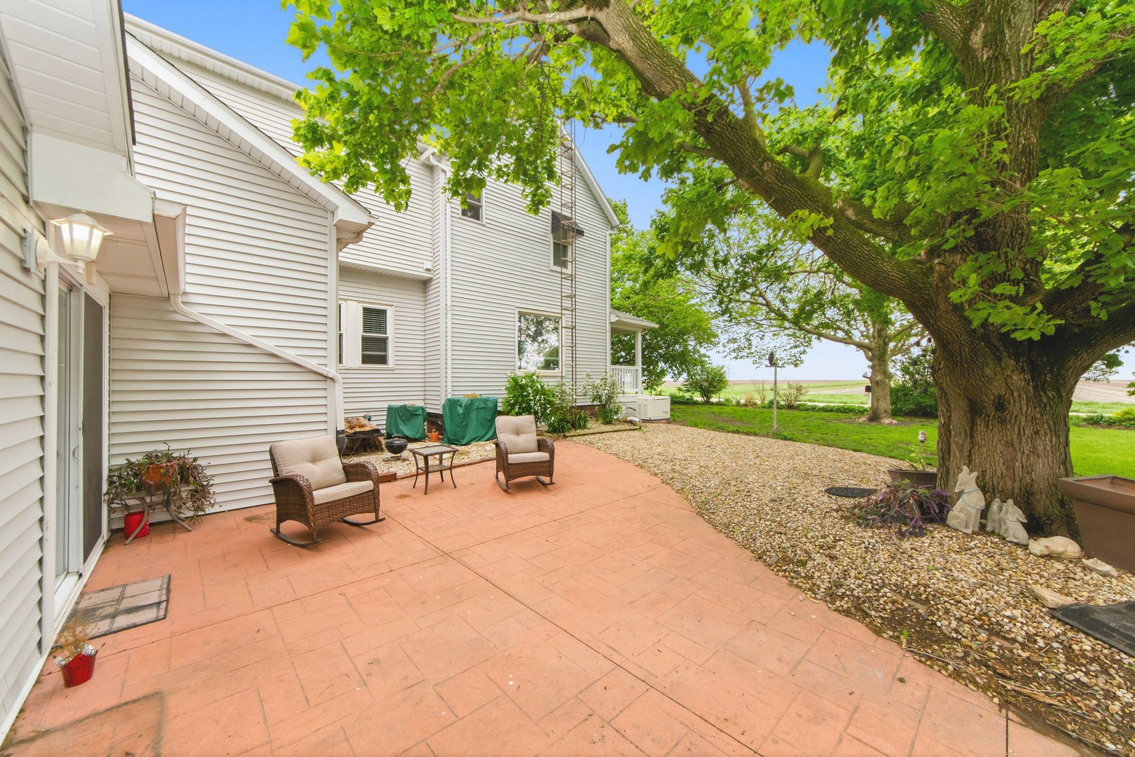 303 2900E County Road, Rutland, IL 61358