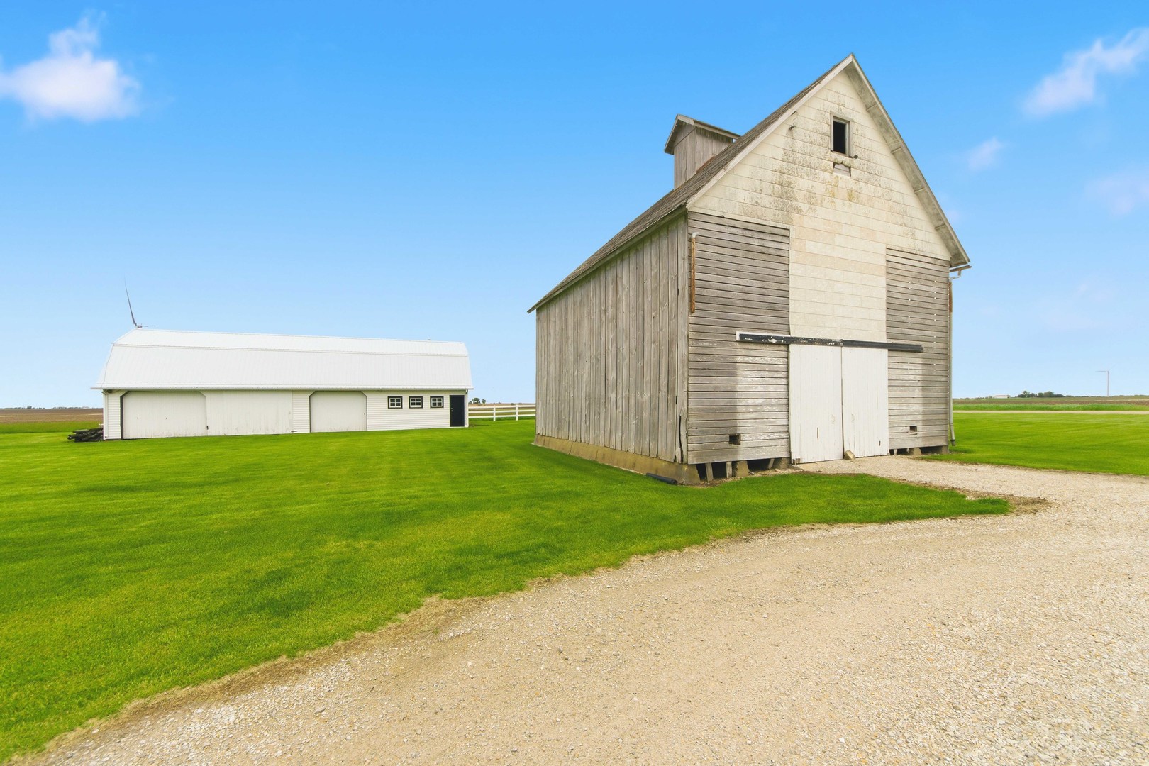 303 2900E County Road, Rutland, IL 61358