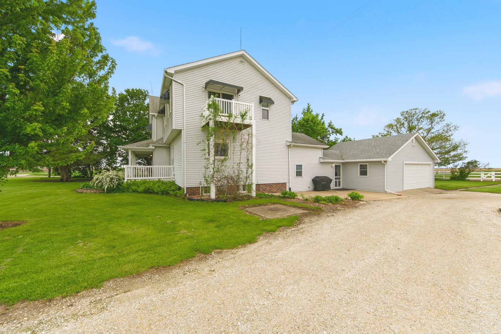303 2900E County Road, Rutland, IL 61358