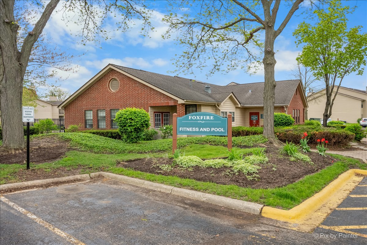 2060 N Rand Road #101, Palatine, IL 60074