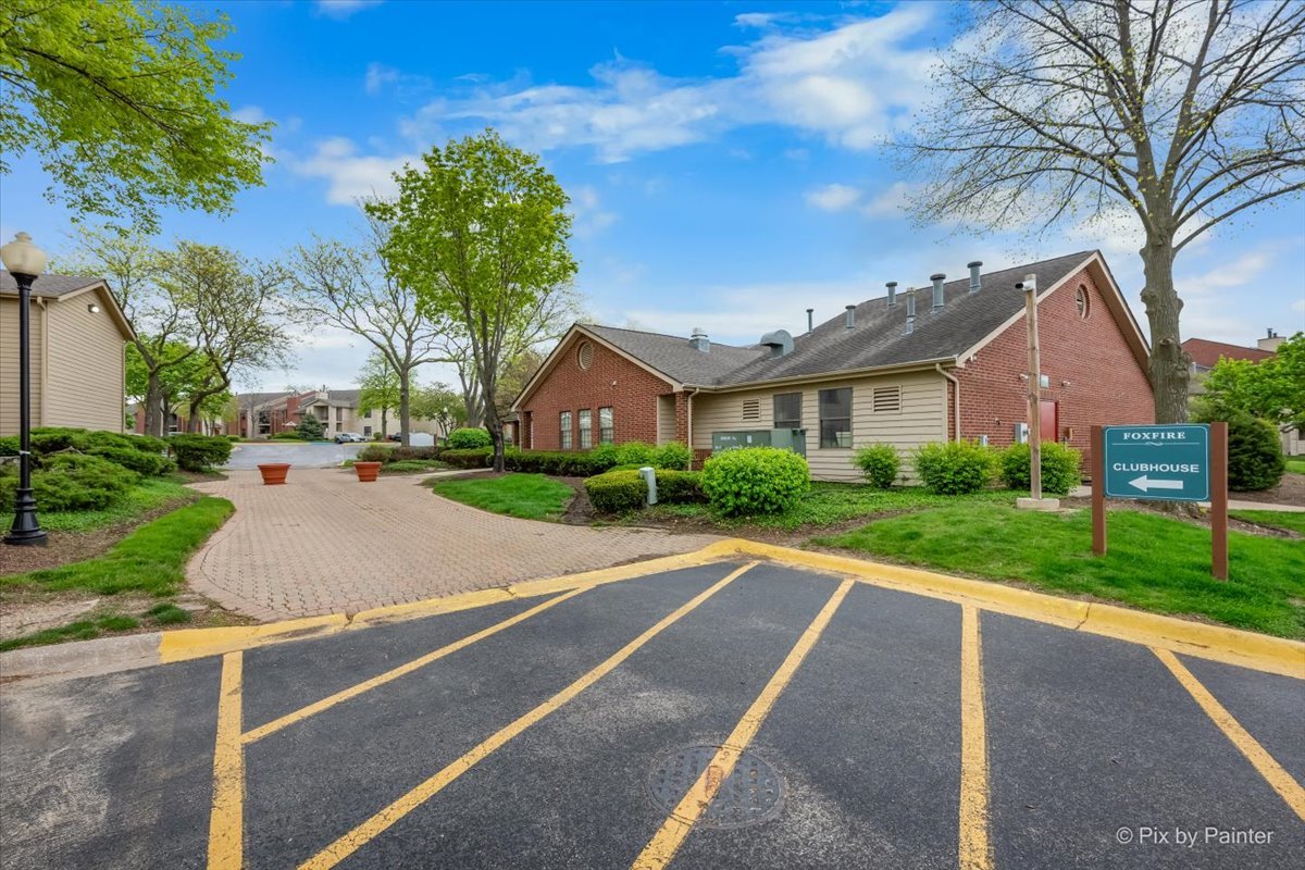 2060 N Rand Road #101, Palatine, IL 60074