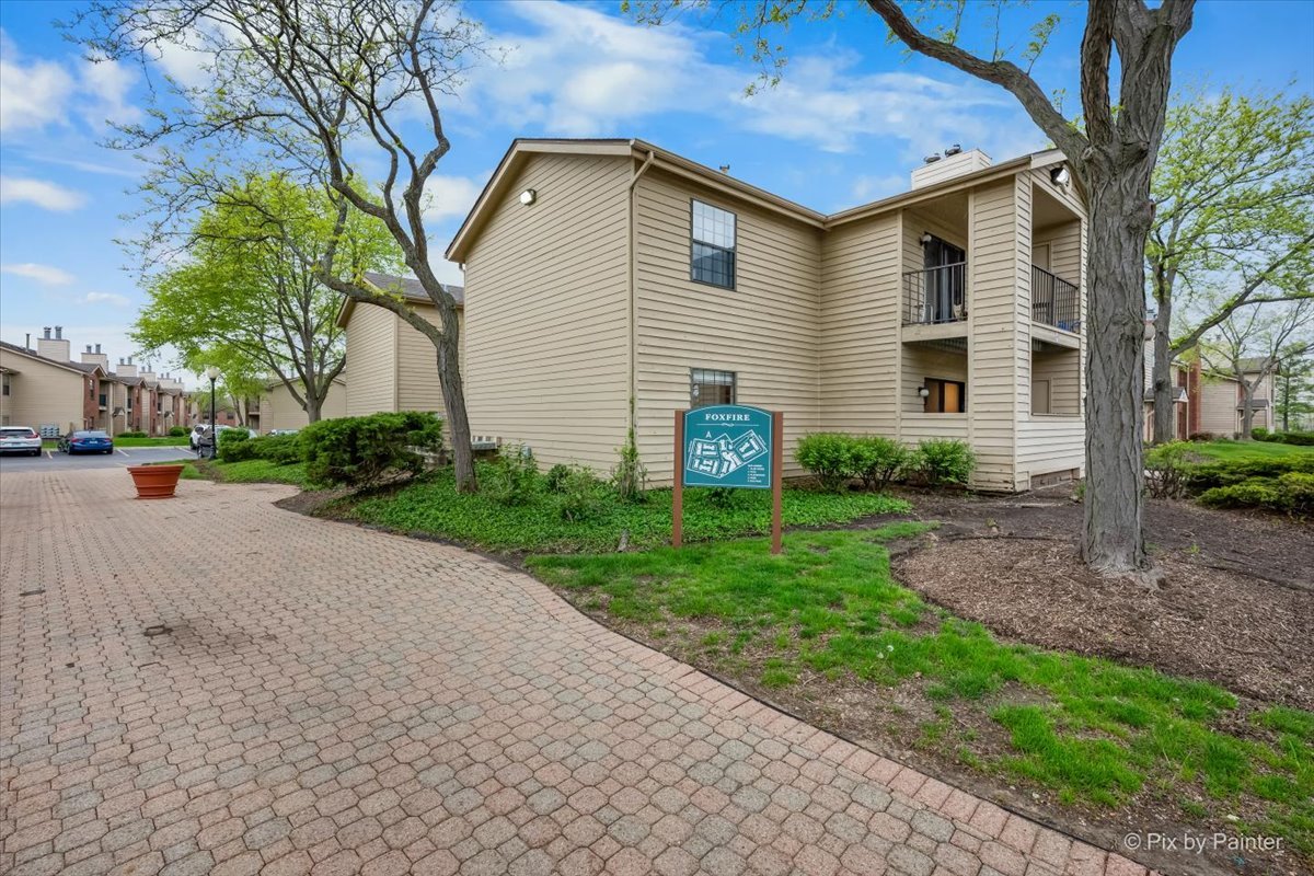 2060 N Rand Road #101, Palatine, IL 60074