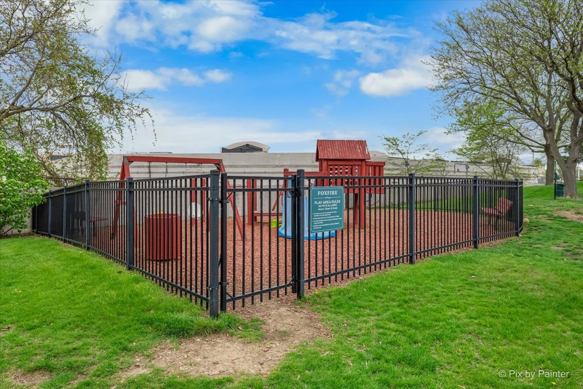 2060 N Rand Road #101, Palatine, IL 60074