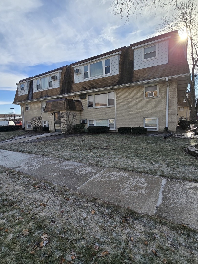9911 W 58th Street #2, Countryside, IL 60525