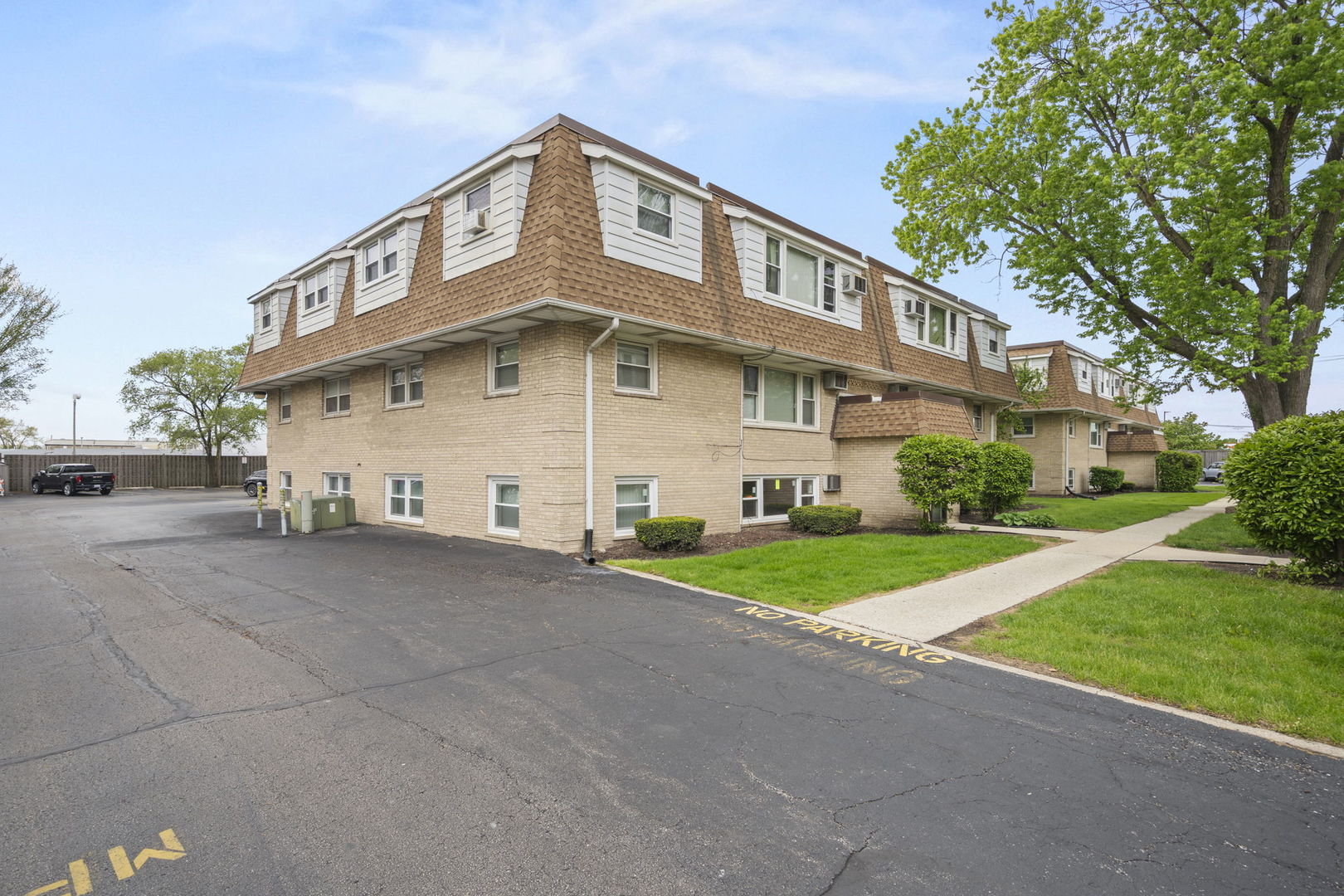 9911 W 58th Street #2, Countryside, IL 60525