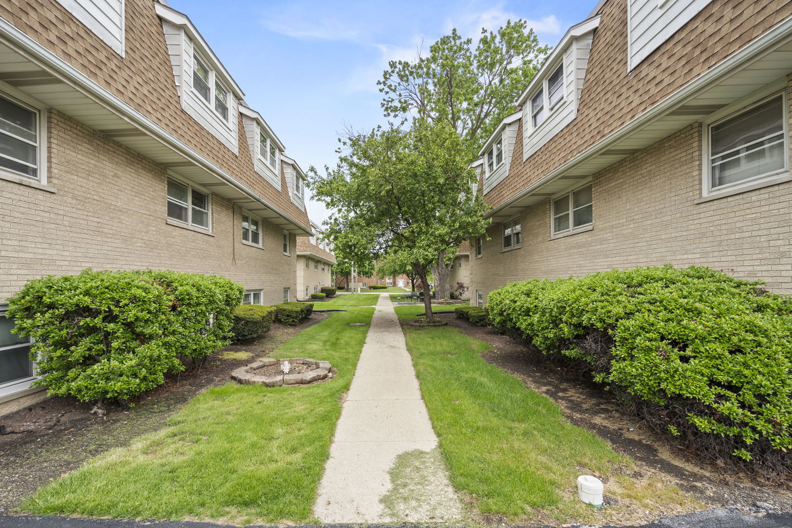 9911 W 58th Street #2, Countryside, IL 60525