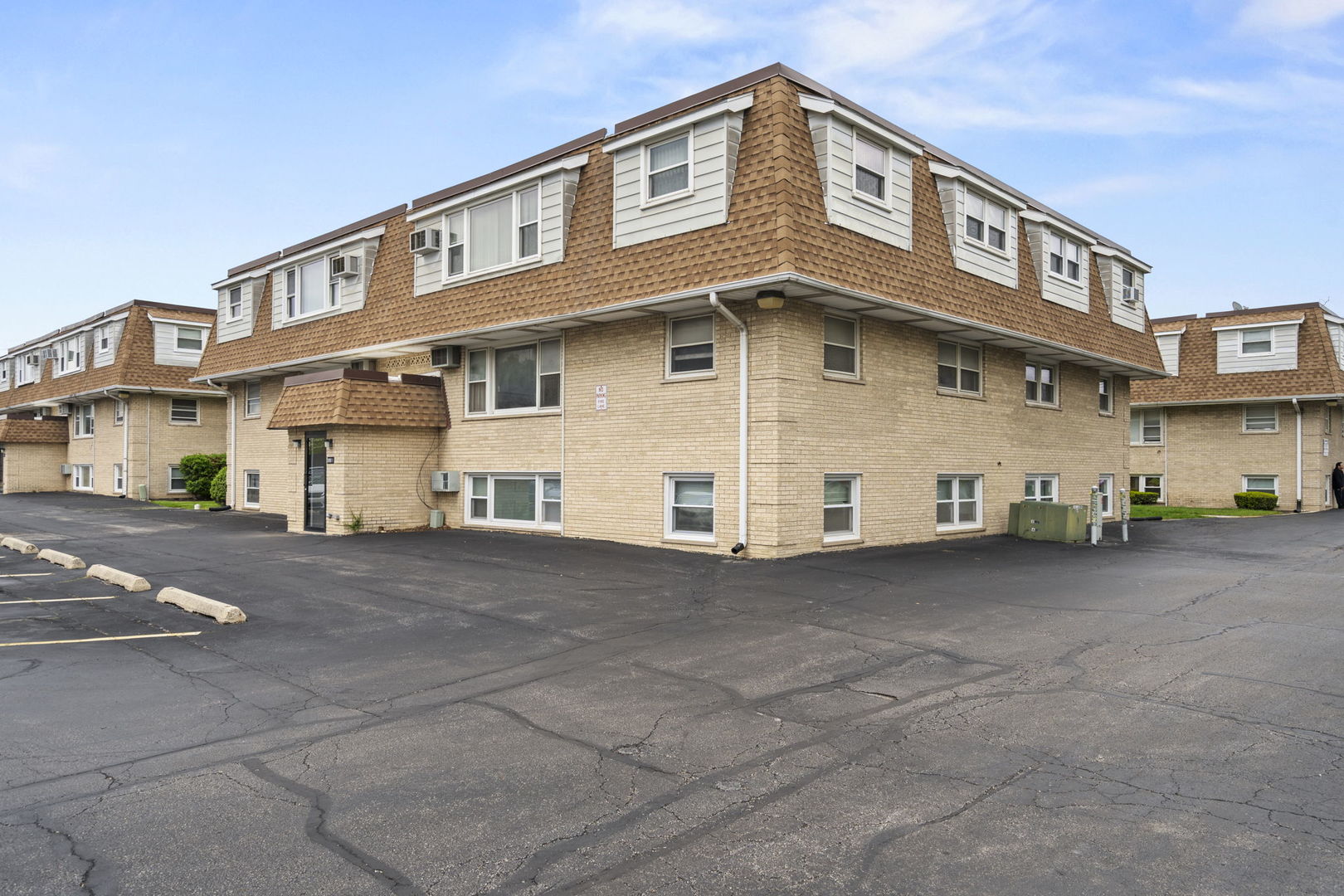 9911 W 58th Street #2, Countryside, IL 60525