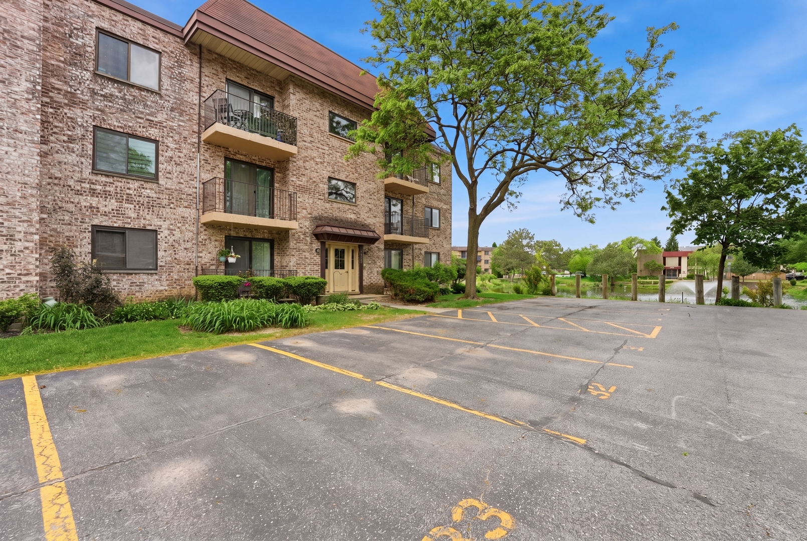 5513 Chateau Drive #4, Rolling Meadows, IL 60008