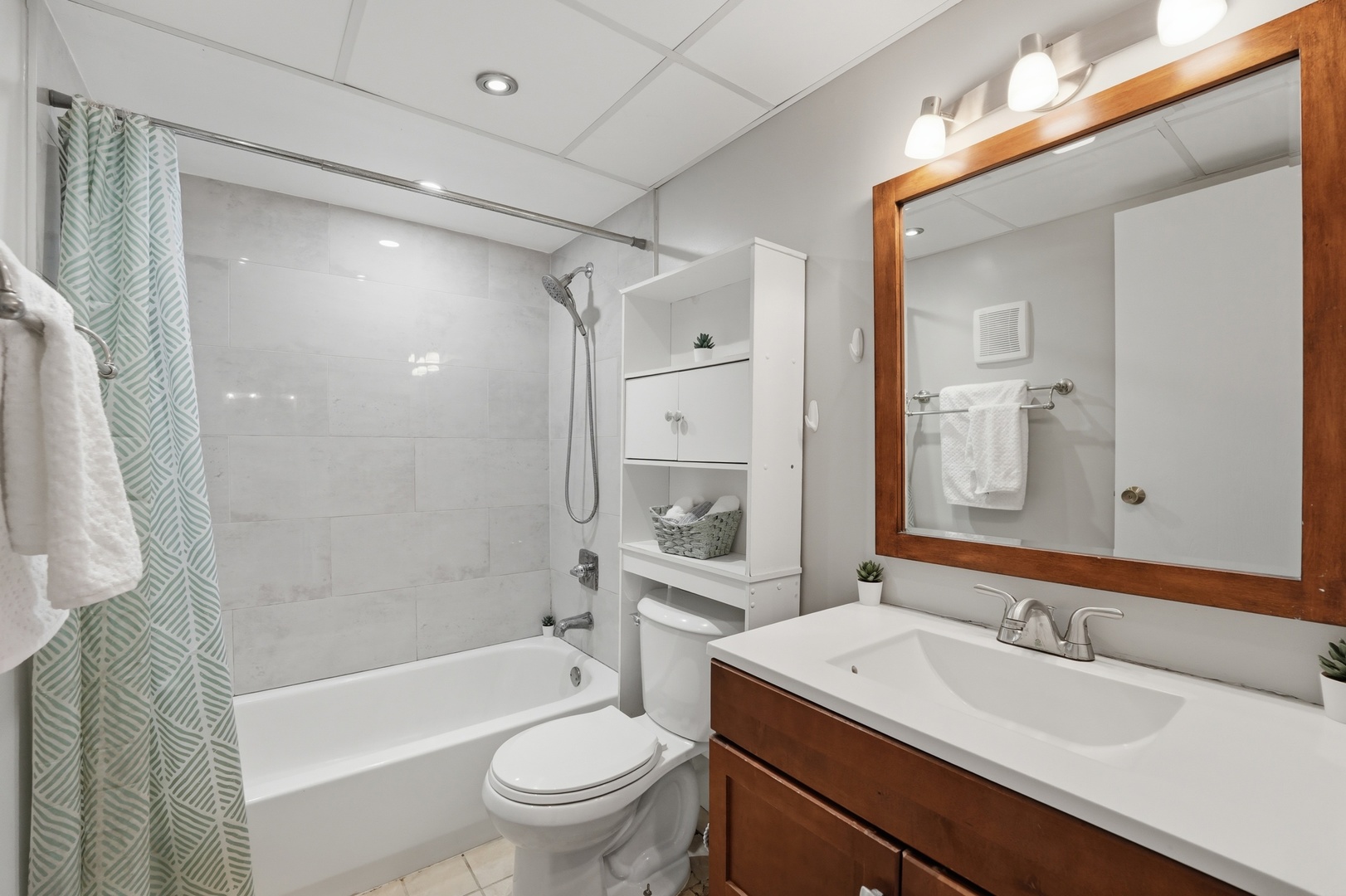 5513 Chateau Drive #4, Rolling Meadows, IL 60008