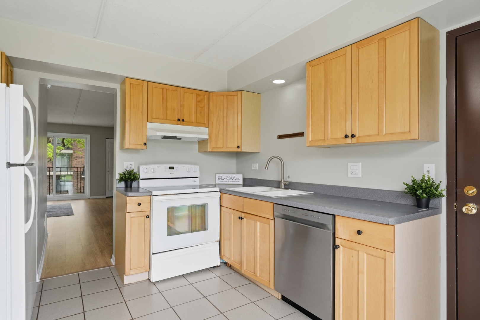 5513 Chateau Drive #4, Rolling Meadows, IL 60008