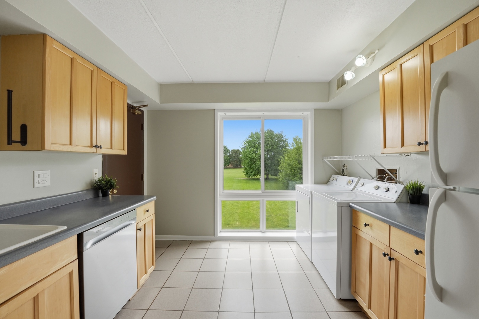 5513 Chateau Drive #4, Rolling Meadows, IL 60008