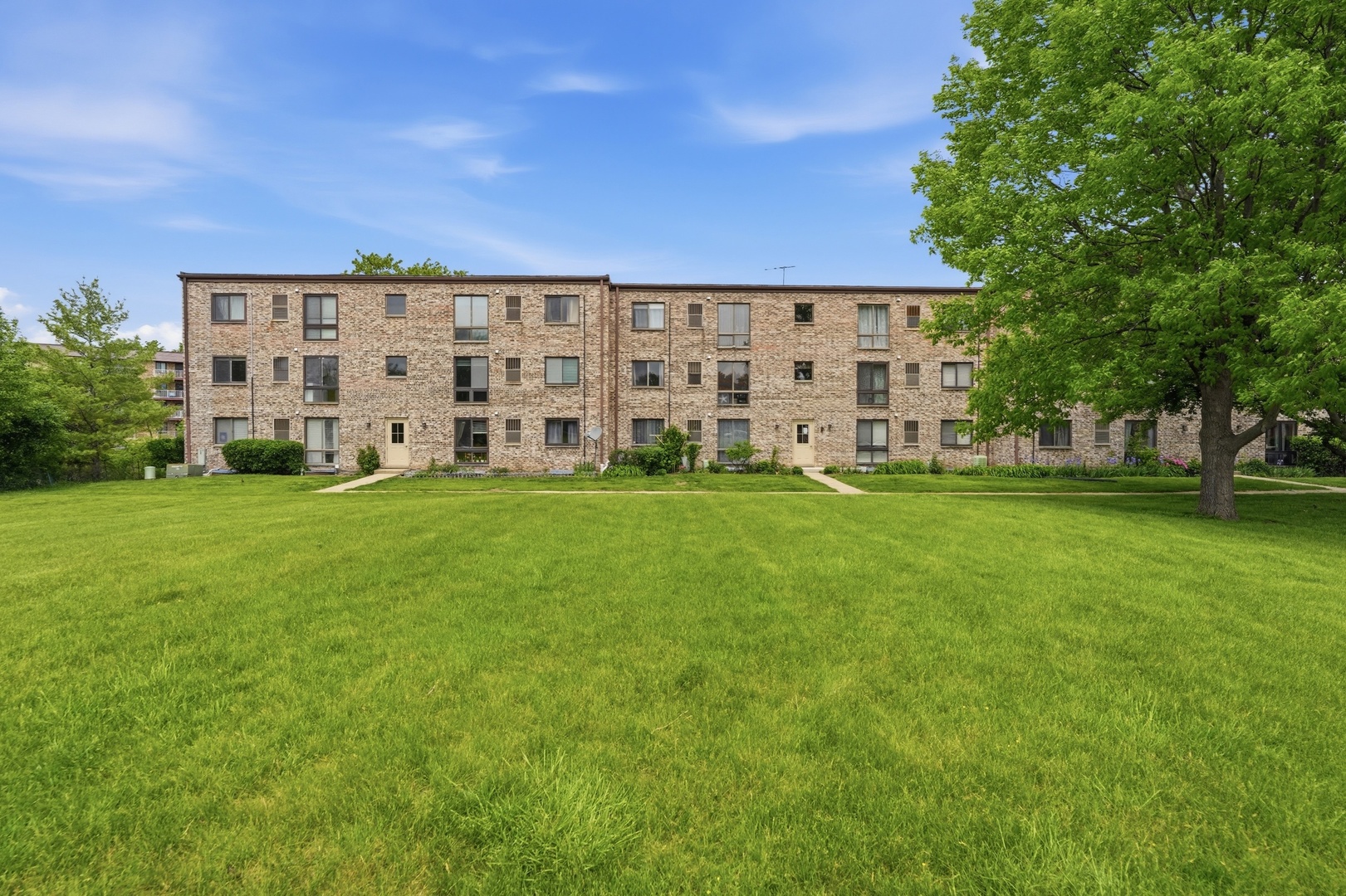 5513 Chateau Drive #4, Rolling Meadows, IL 60008