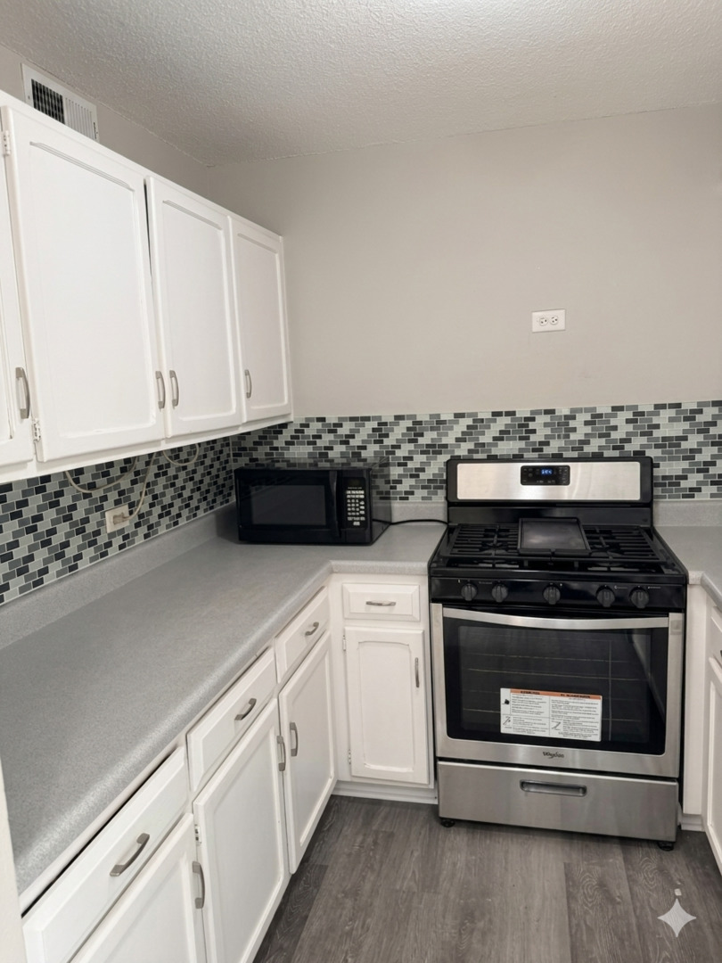 2211 S Stewart Avenue #6A, Lombard, IL 60148
