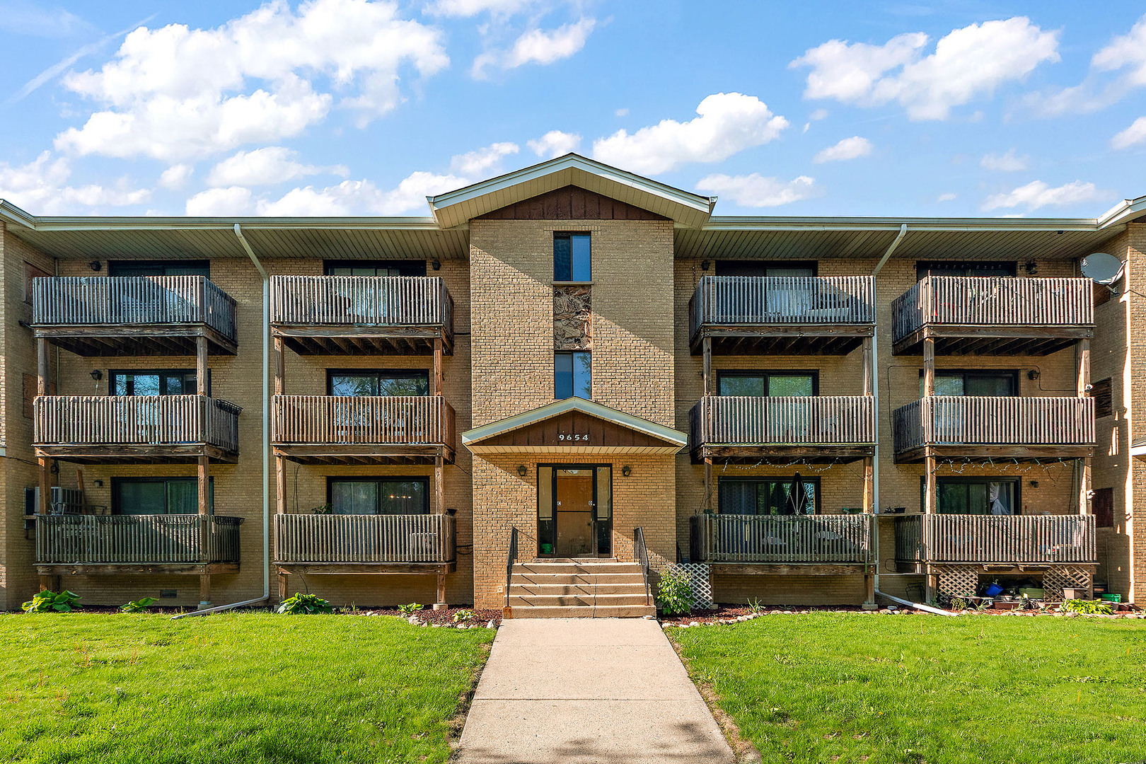 9654 NOTTINGHAM Avenue #1C, Chicago Ridge, IL 60415