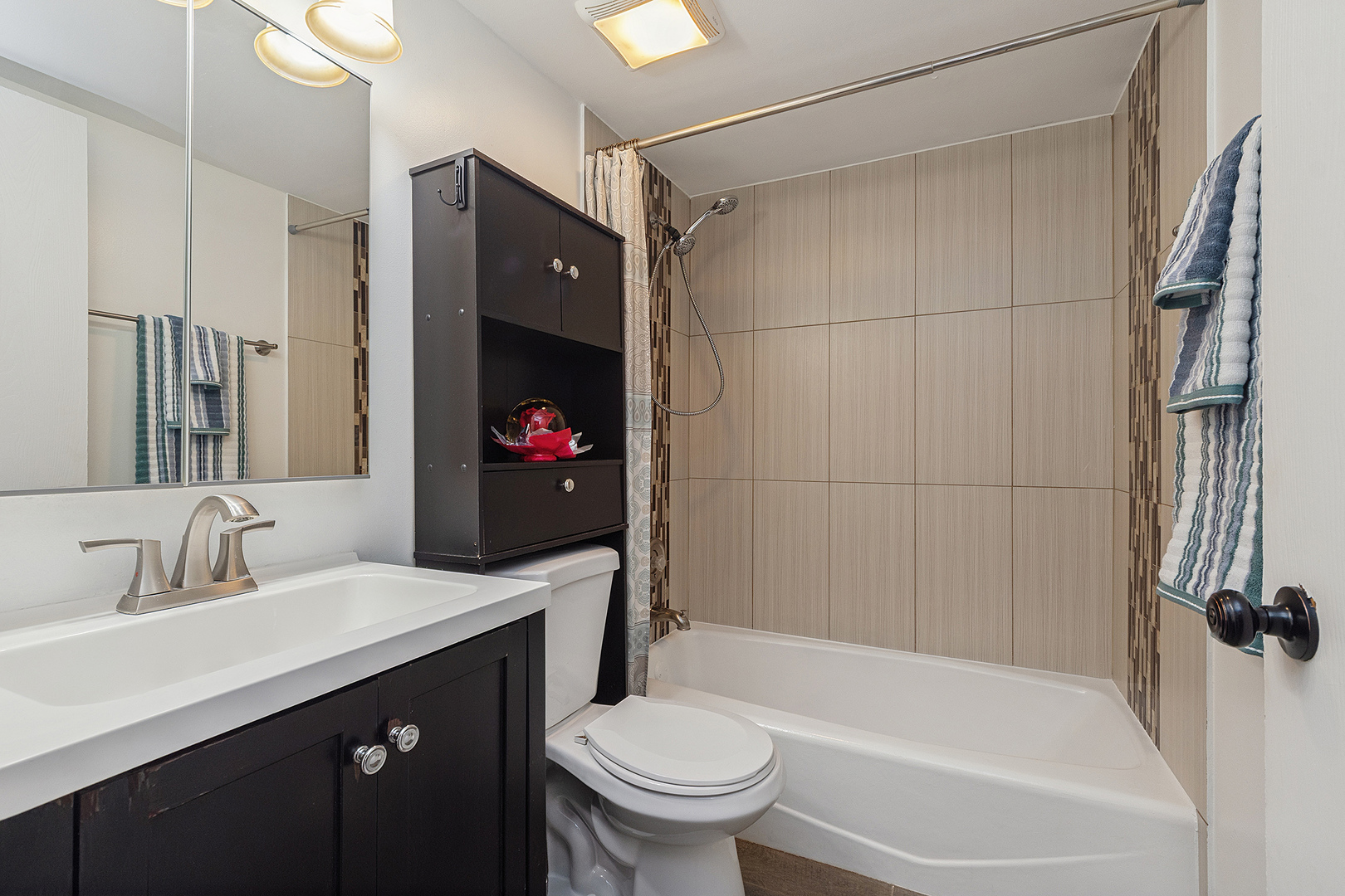 9654 NOTTINGHAM Avenue #1C, Chicago Ridge, IL 60415