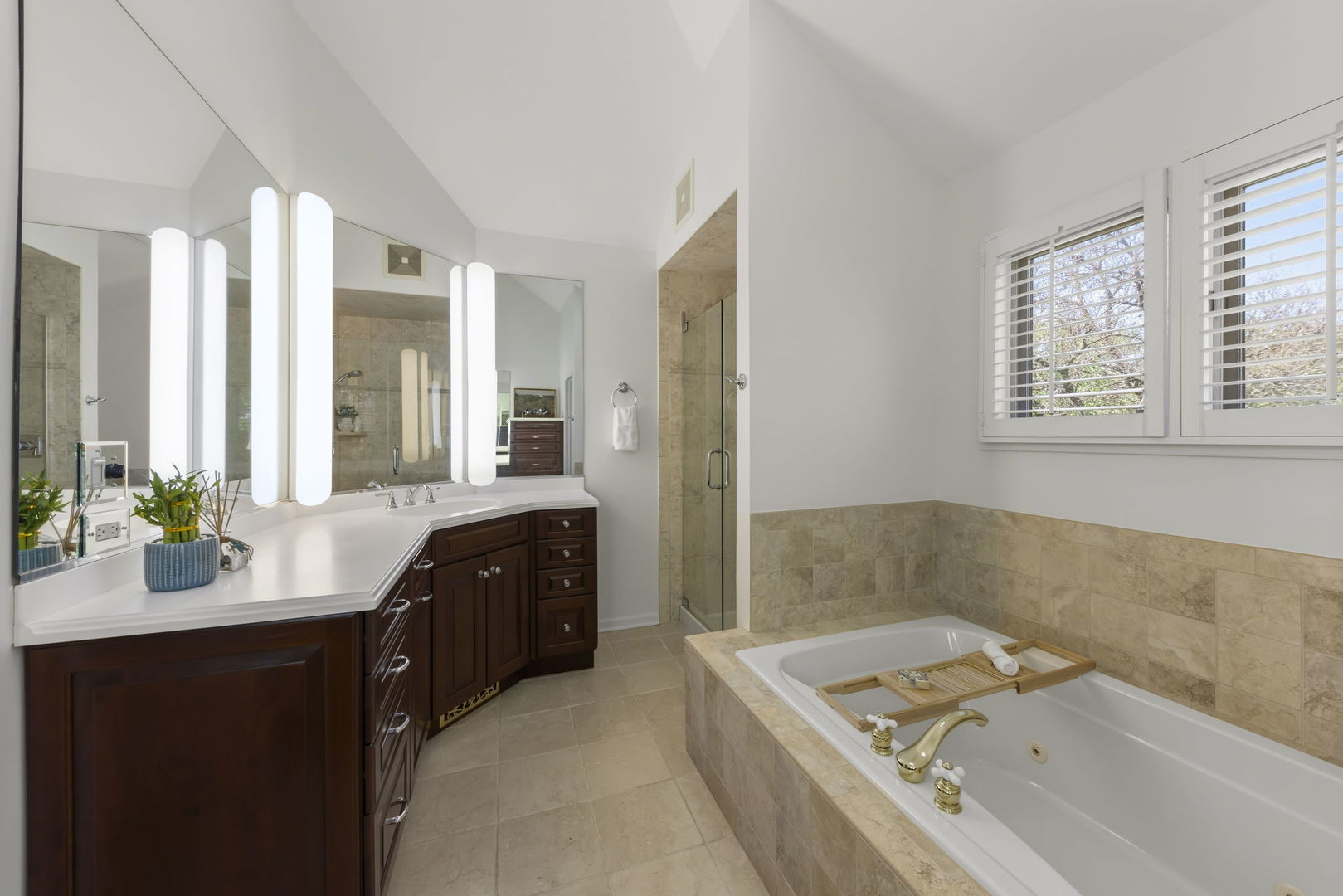 1262 Midwest Lane, Wheaton, IL 60189