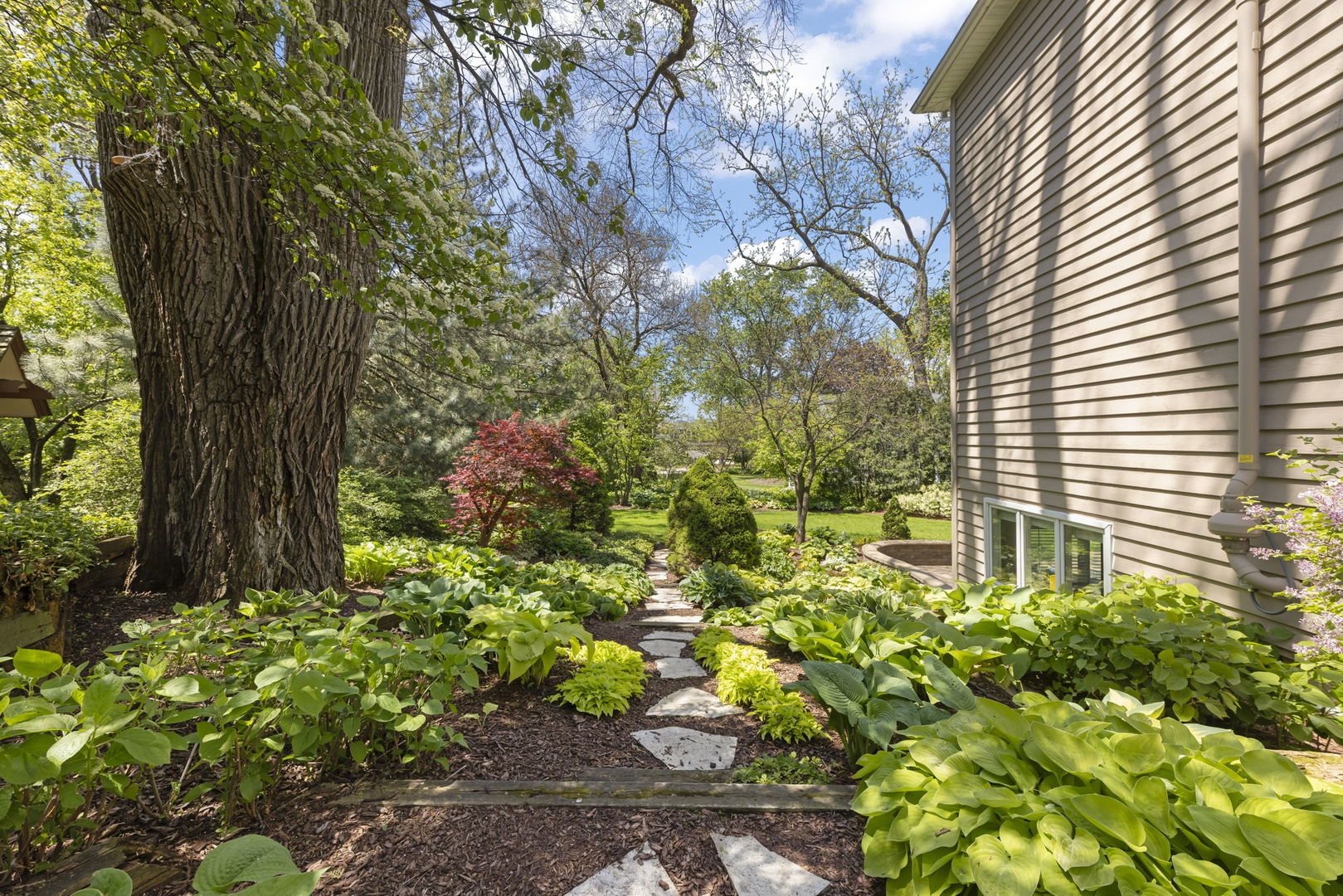 1262 Midwest Lane, Wheaton, IL 60189