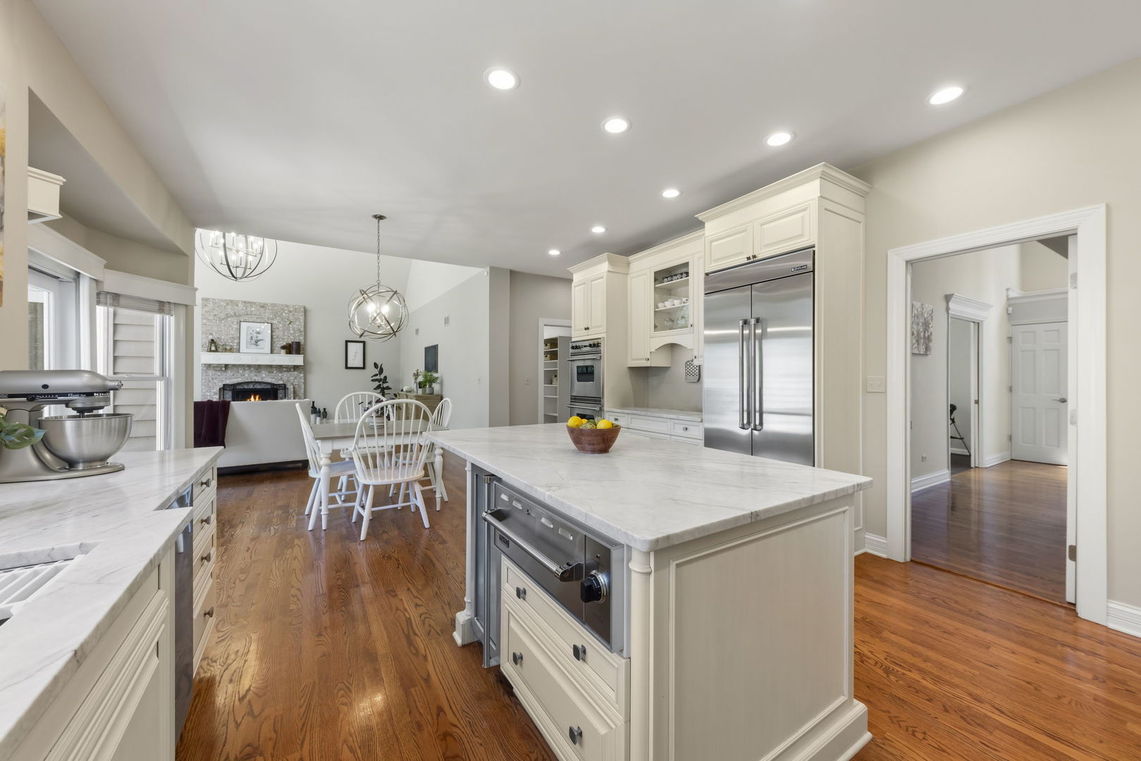 1262 Midwest Lane, Wheaton, IL 60189