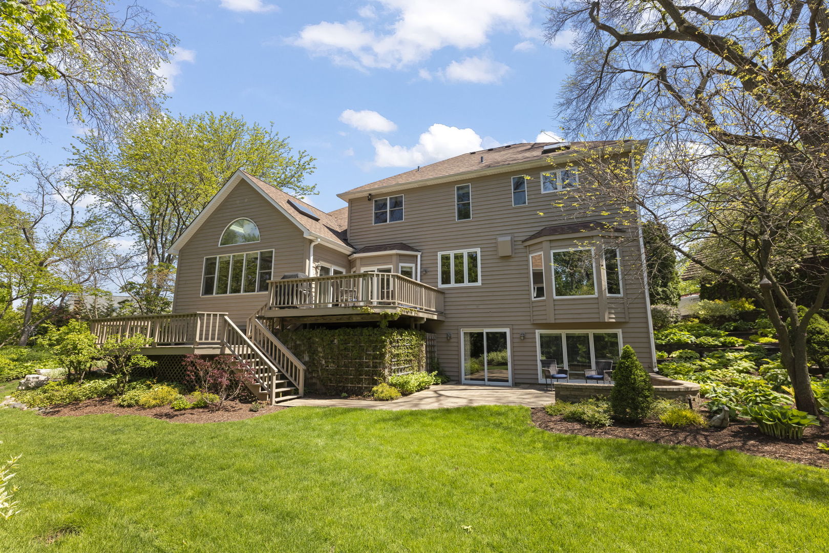 1262 Midwest Lane, Wheaton, IL 60189