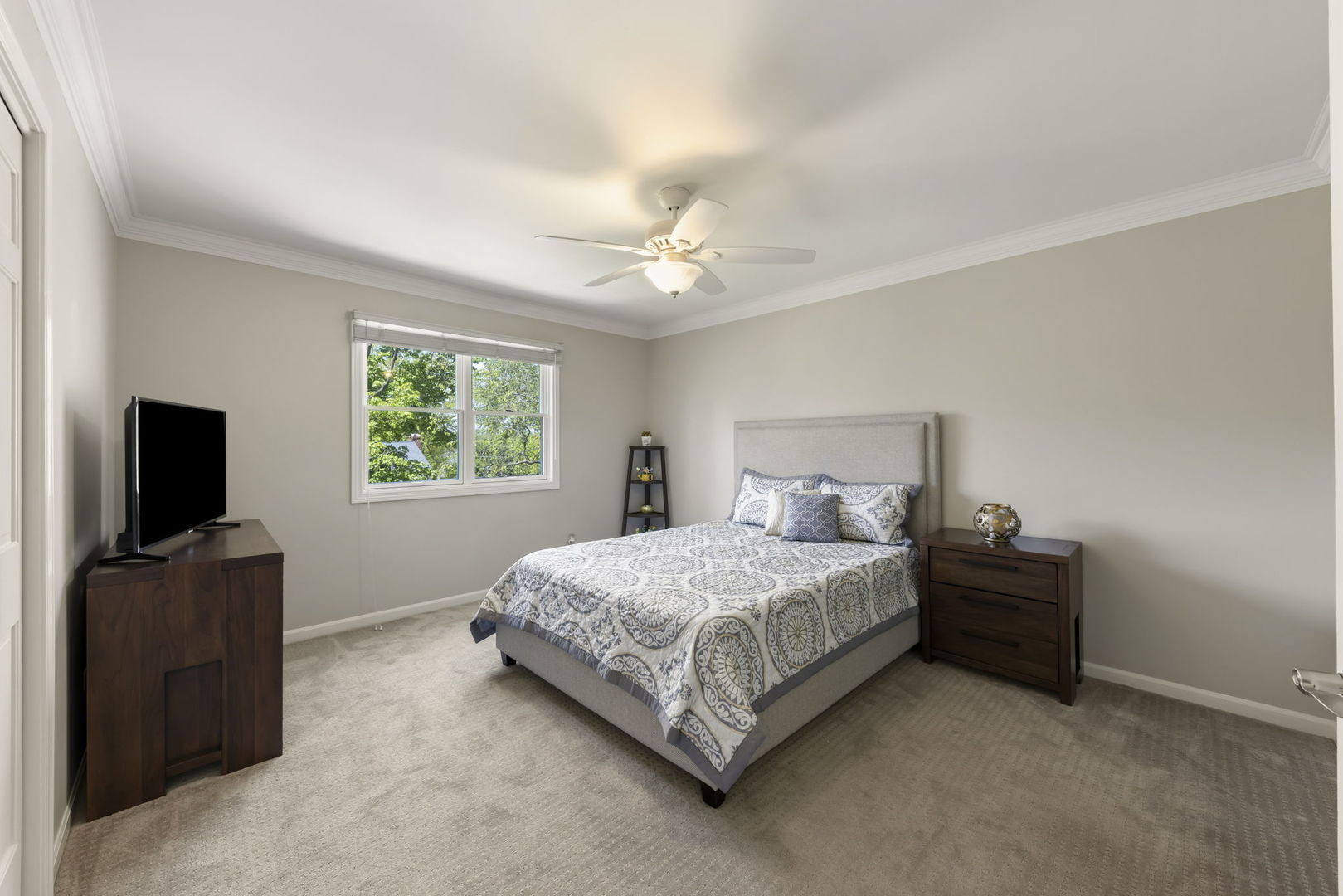 1262 Midwest Lane, Wheaton, IL 60189