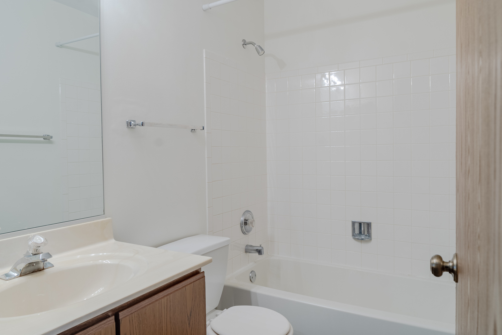 1882 GROVE Avenue, Schaumburg, IL 60193