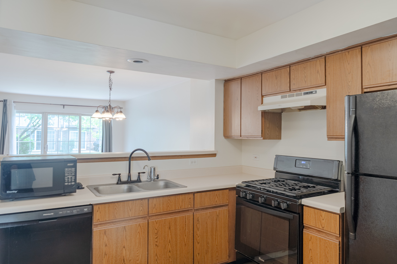 1882 GROVE Avenue, Schaumburg, IL 60193