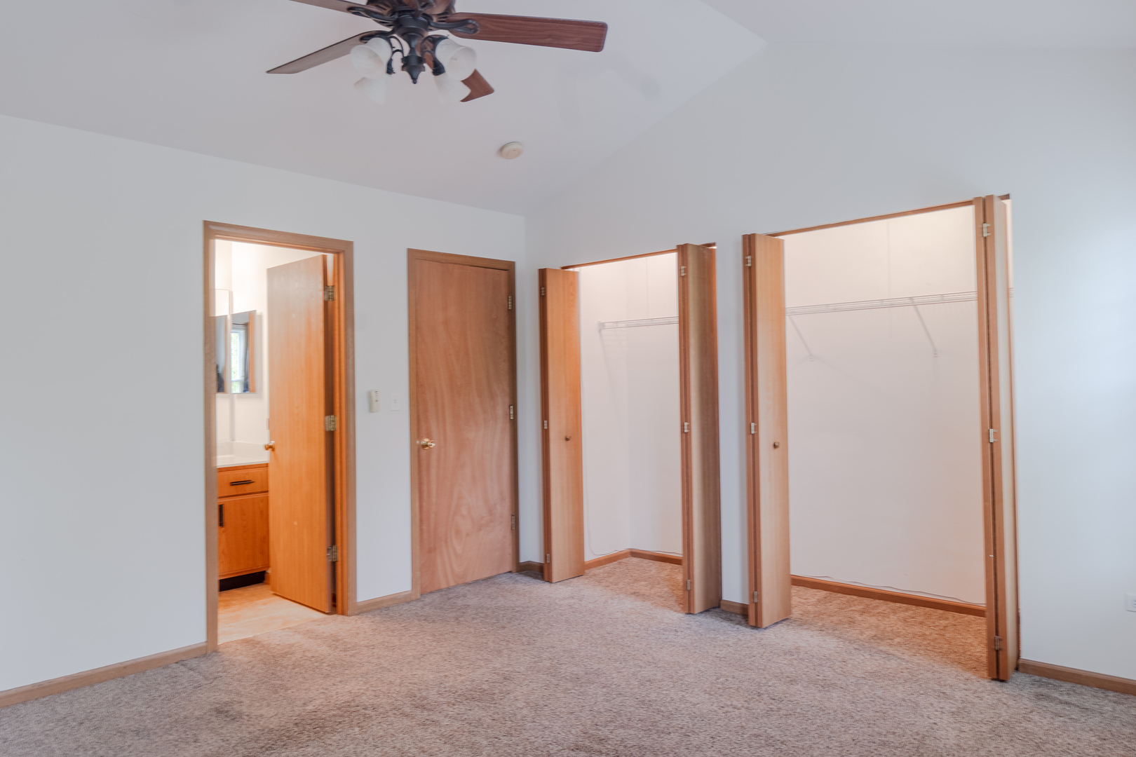 1882 GROVE Avenue, Schaumburg, IL 60193