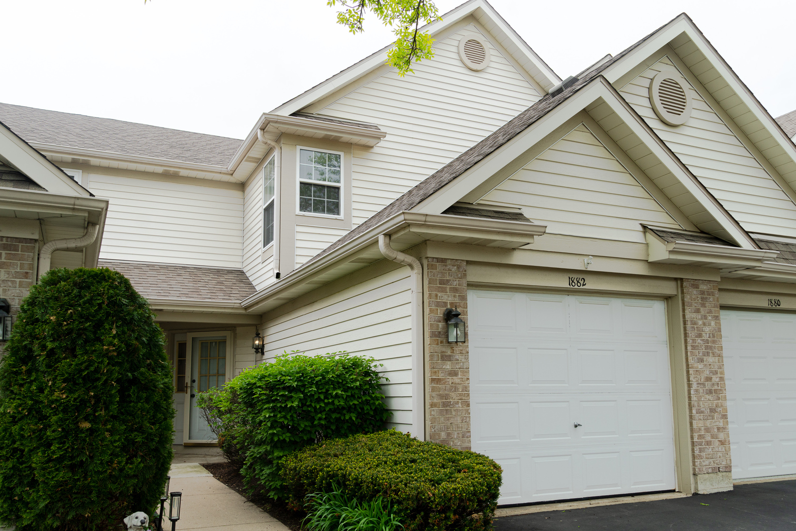 1882 GROVE Avenue, Schaumburg, IL 60193