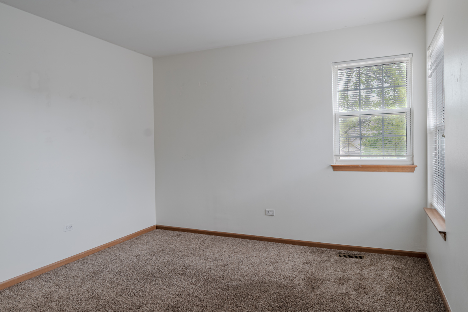 1882 GROVE Avenue, Schaumburg, IL 60193