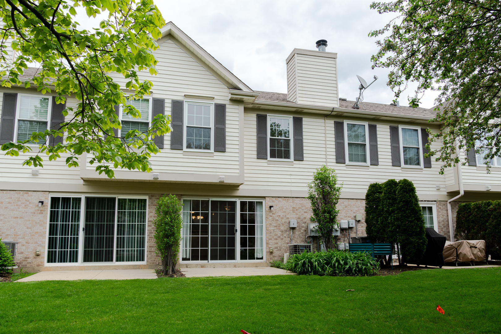 1882 GROVE Avenue, Schaumburg, IL 60193