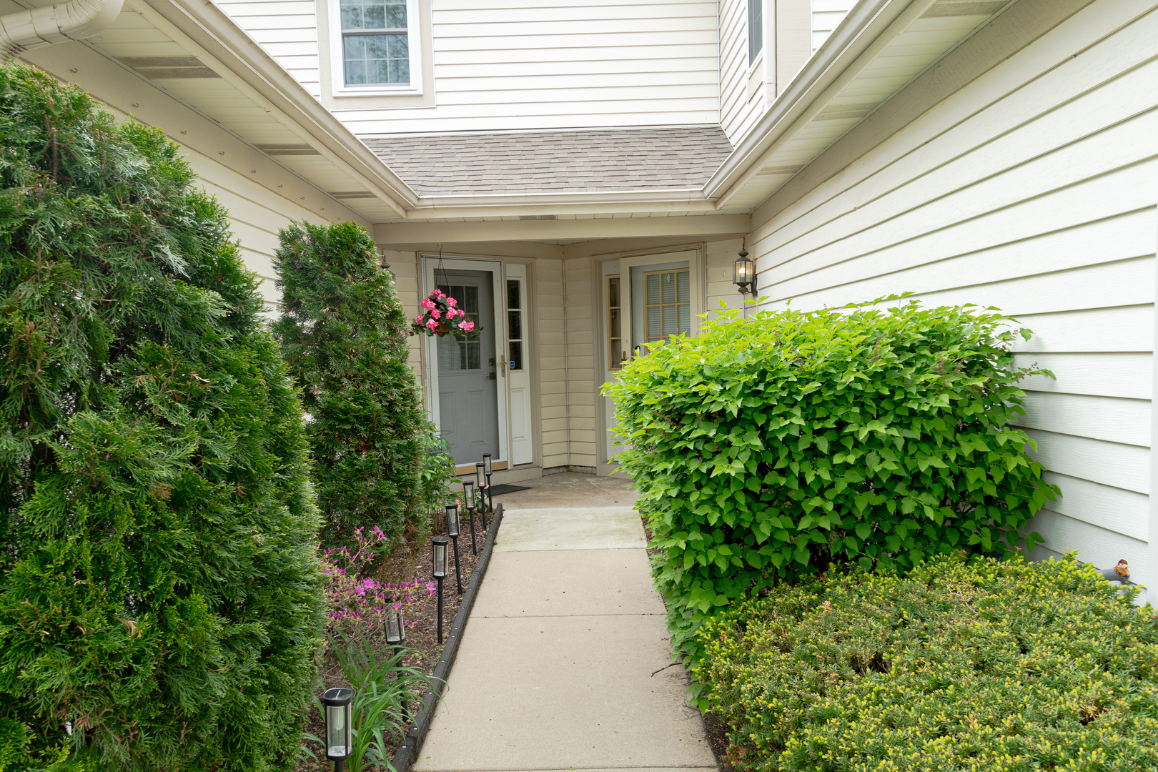 1882 GROVE Avenue, Schaumburg, IL 60193
