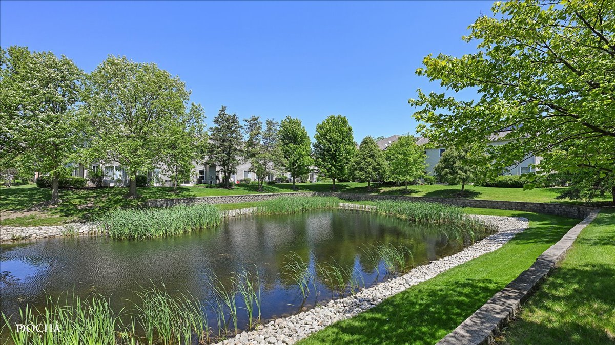386 Jamestown Court, Aurora, IL 60502