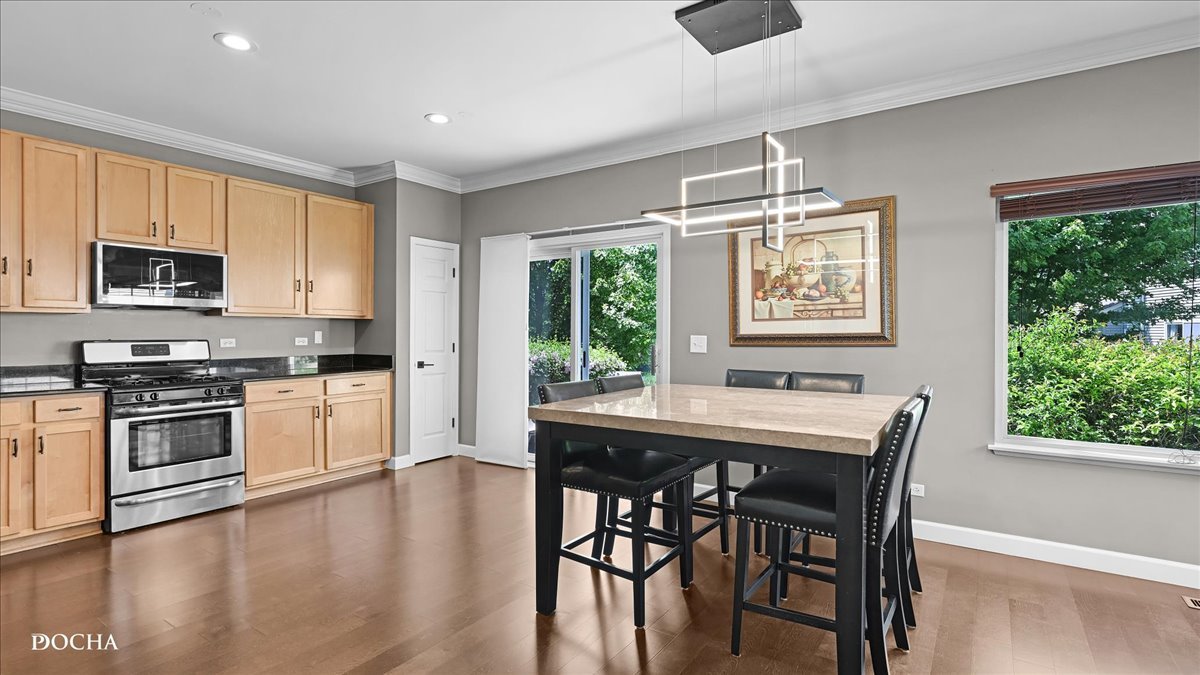 386 Jamestown Court, Aurora, IL 60502