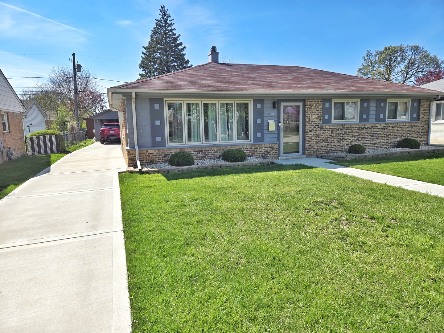 980 W Grant Drive, Des Plaines, IL 60016