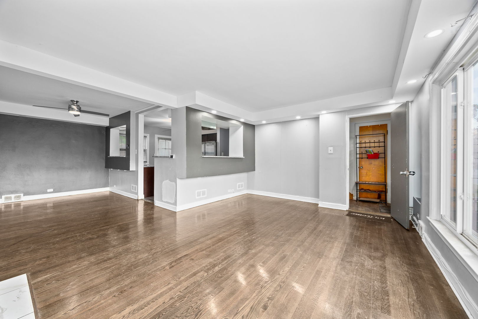 9306 S 54th Avenue, Oak Lawn, IL 60453