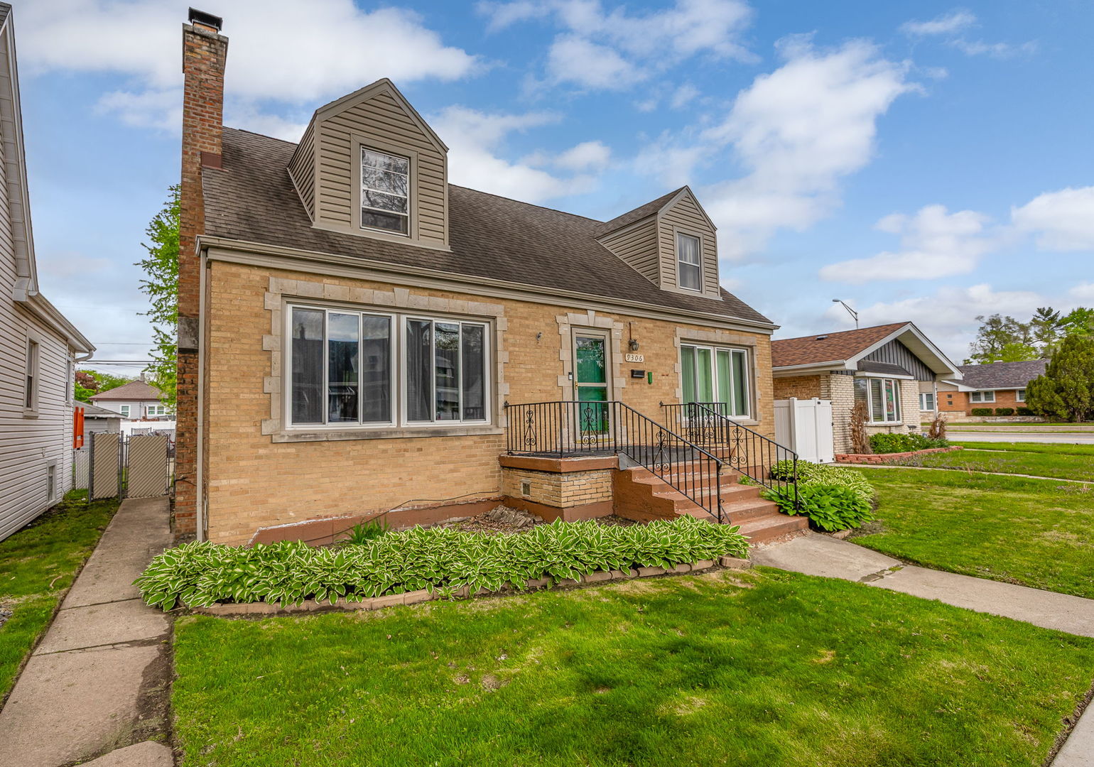 9306 S 54th Avenue, Oak Lawn, IL 60453