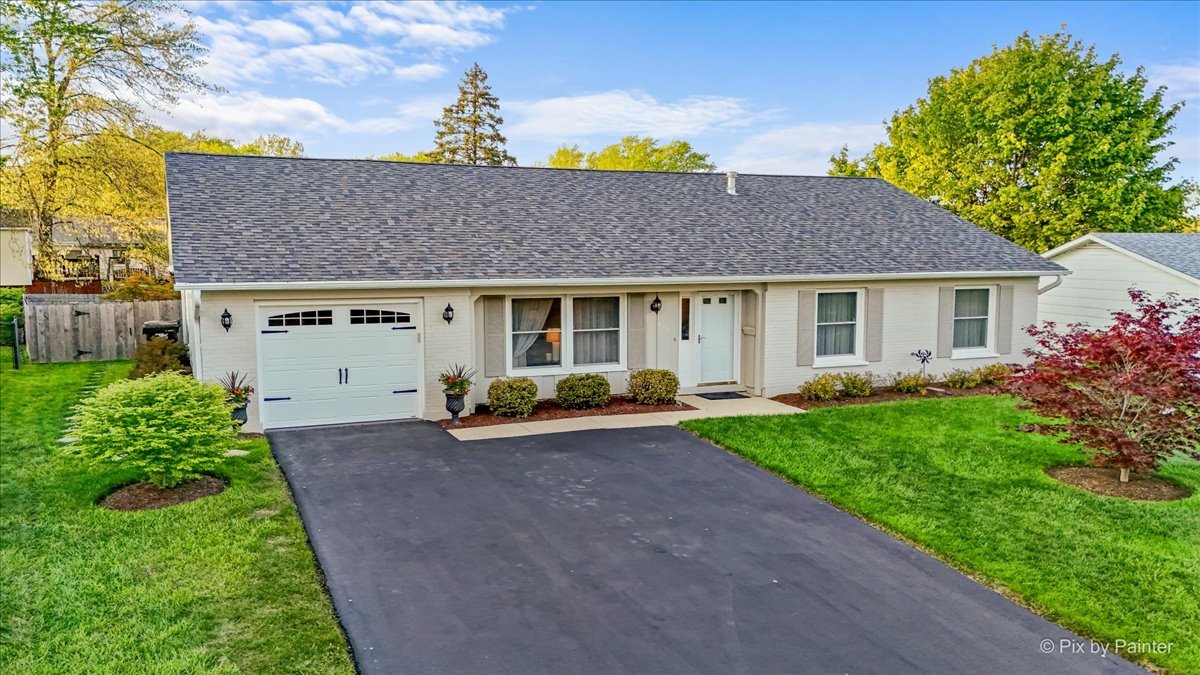 666 Surryse Road, Lake Zurich, IL 60047