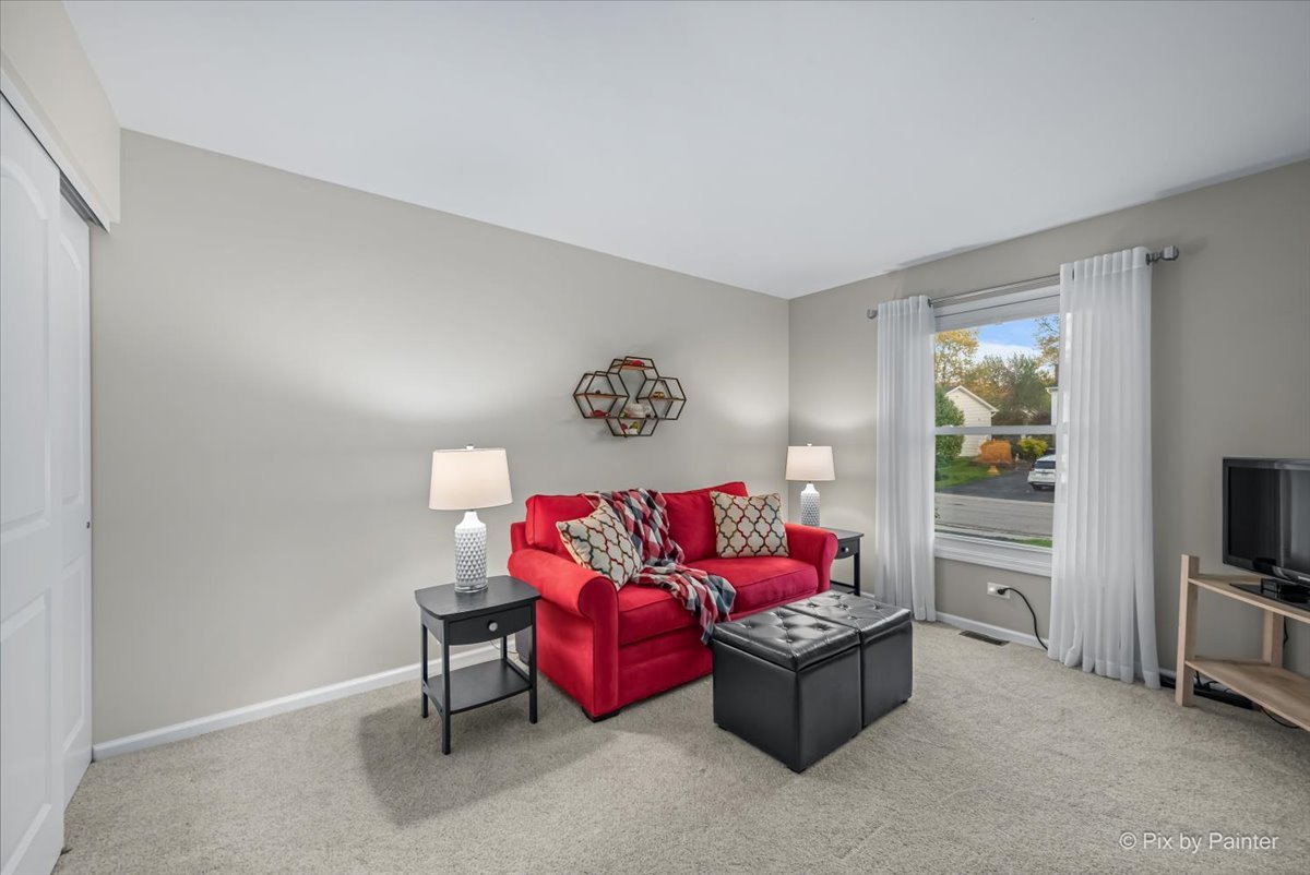 666 Surryse Road, Lake Zurich, IL 60047