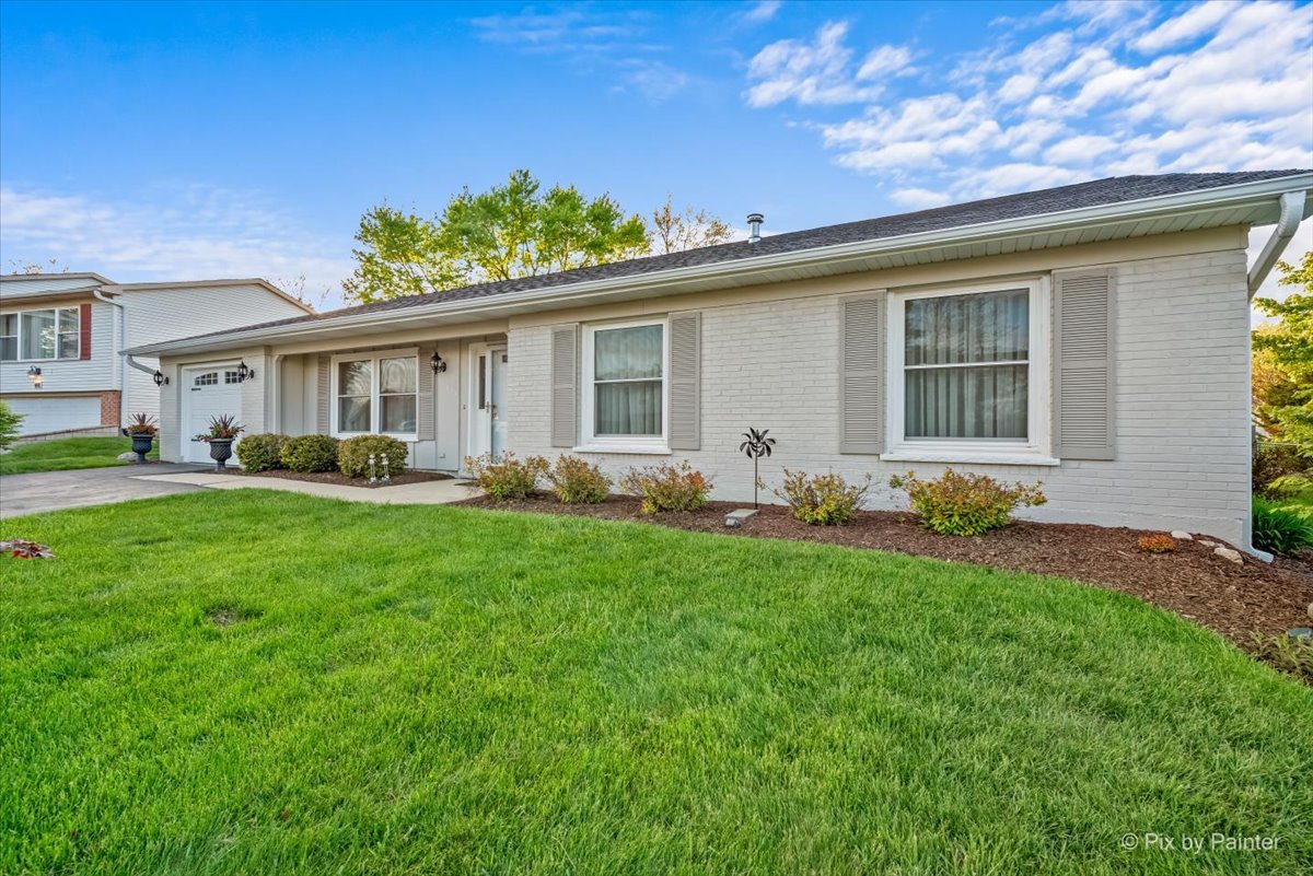 666 Surryse Road, Lake Zurich, IL 60047
