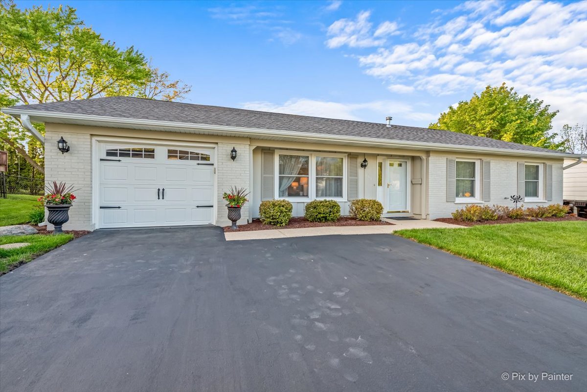 666 Surryse Road, Lake Zurich, IL 60047