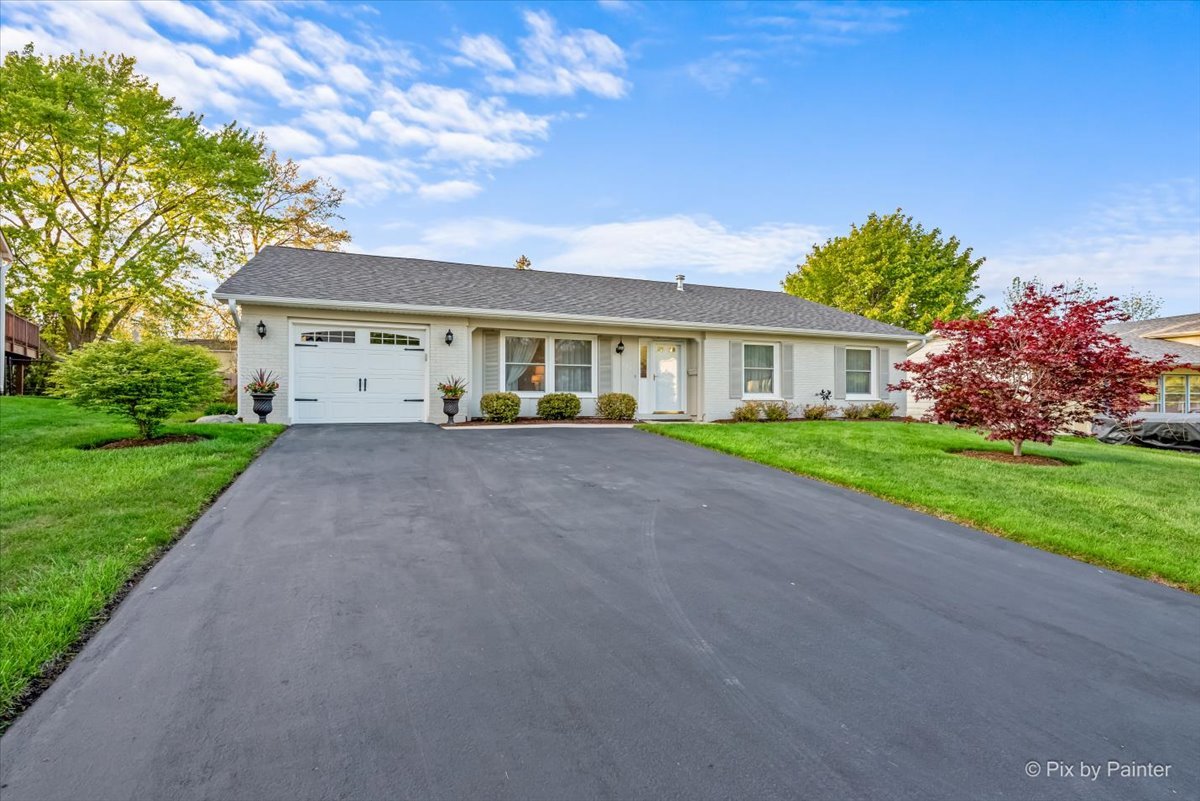 666 Surryse Road, Lake Zurich, IL 60047