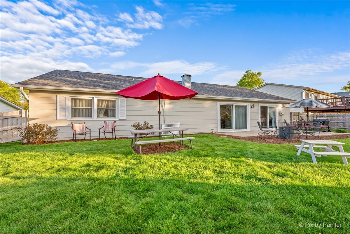 666 Surryse Road, Lake Zurich, IL 60047