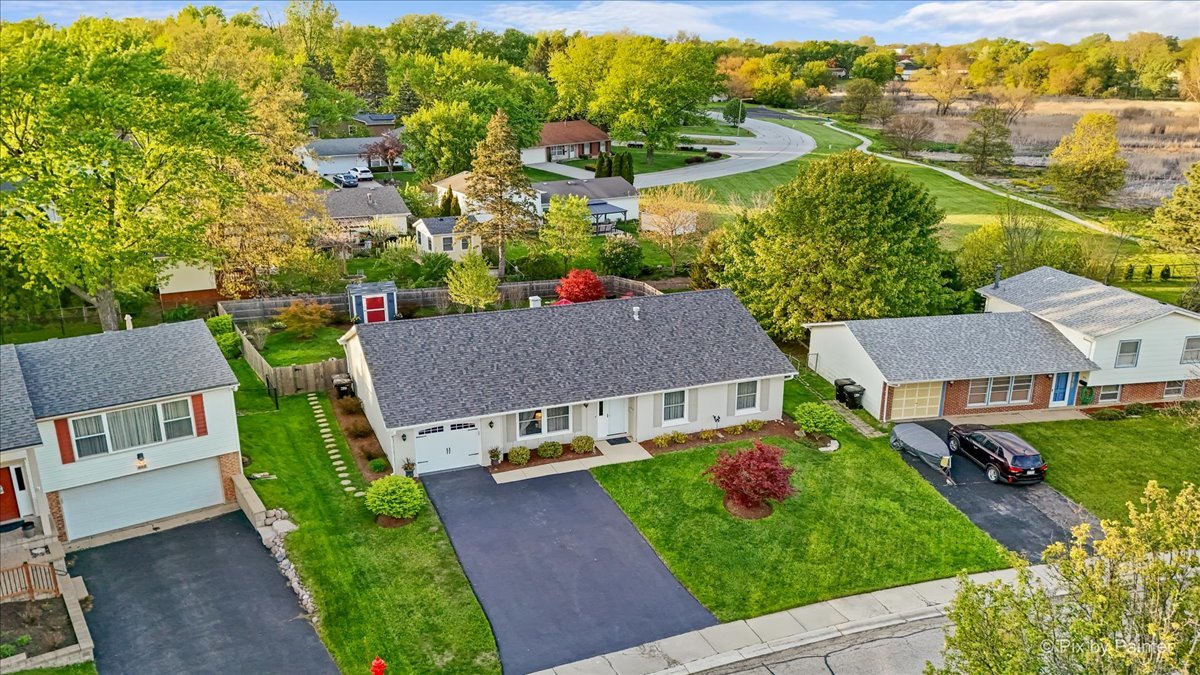 666 Surryse Road, Lake Zurich, IL 60047
