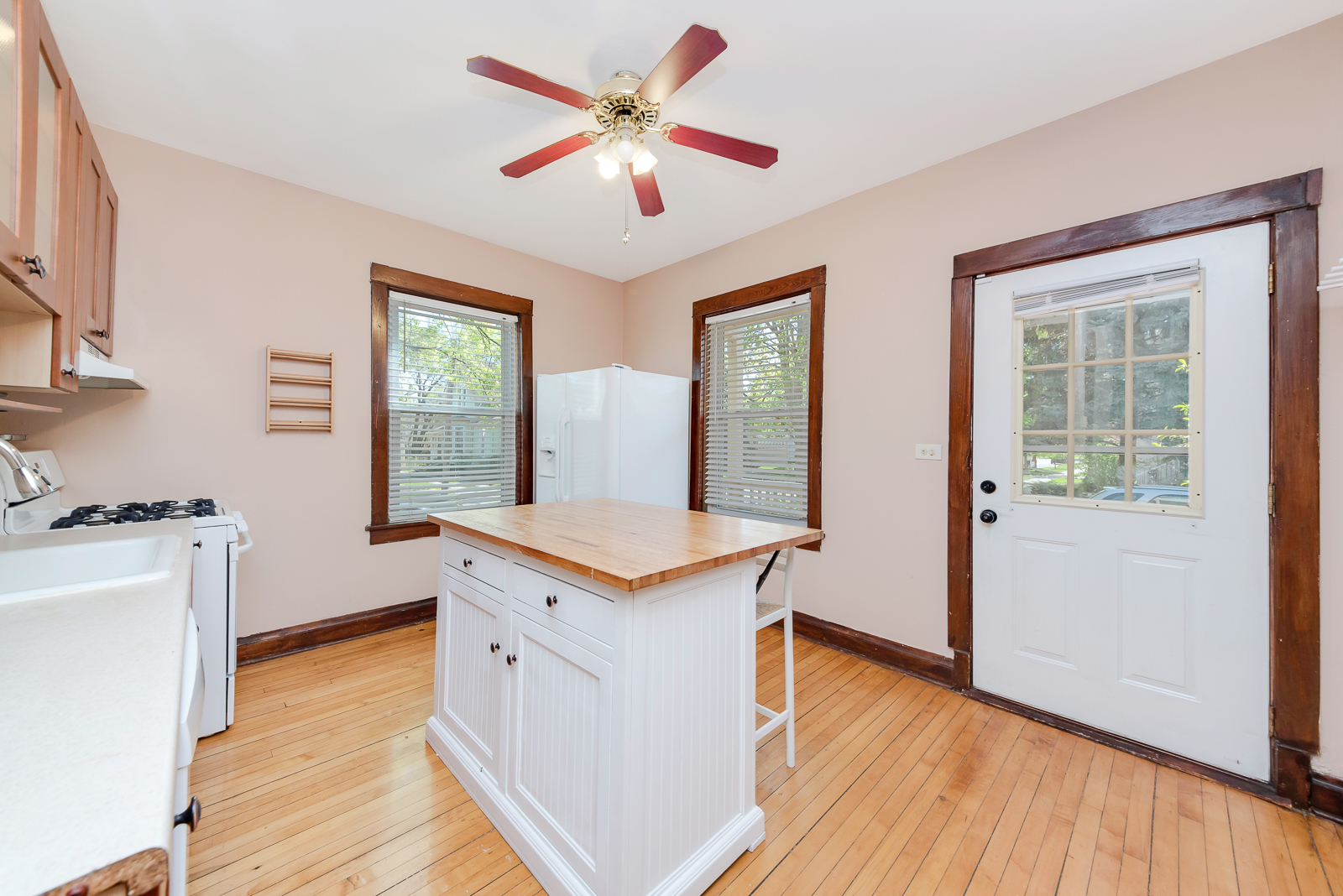 426 N La Grange Road #1, La Grange Park, IL 60526