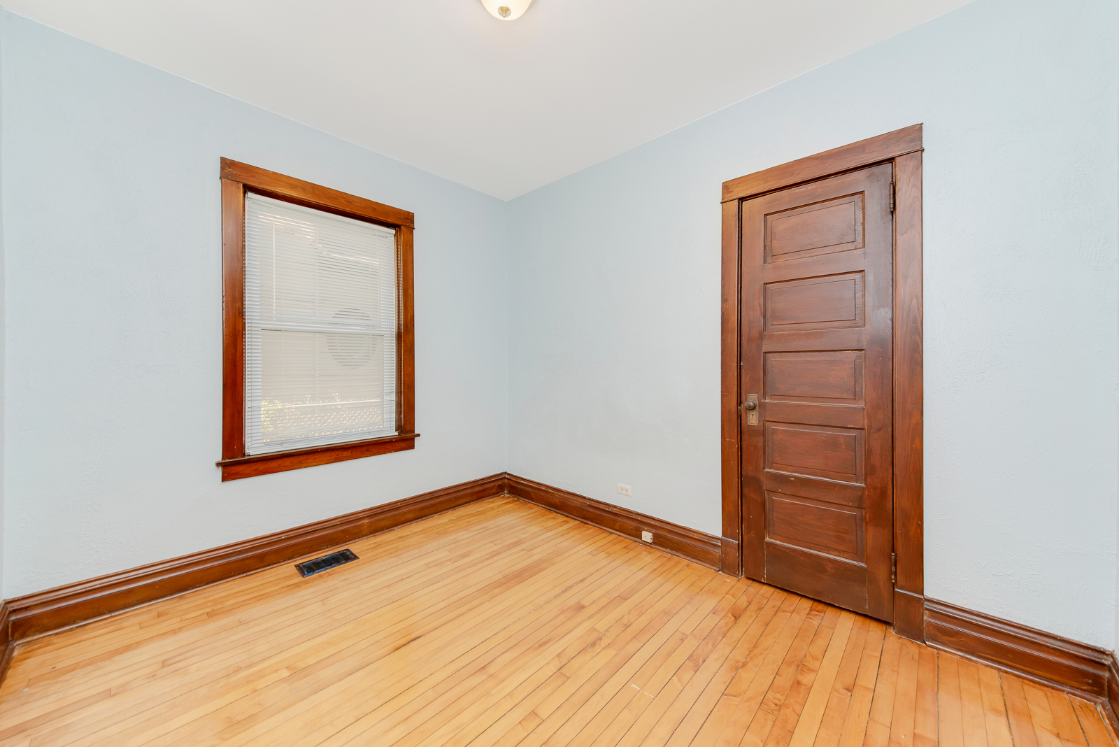 426 N La Grange Road #1, La Grange Park, IL 60526
