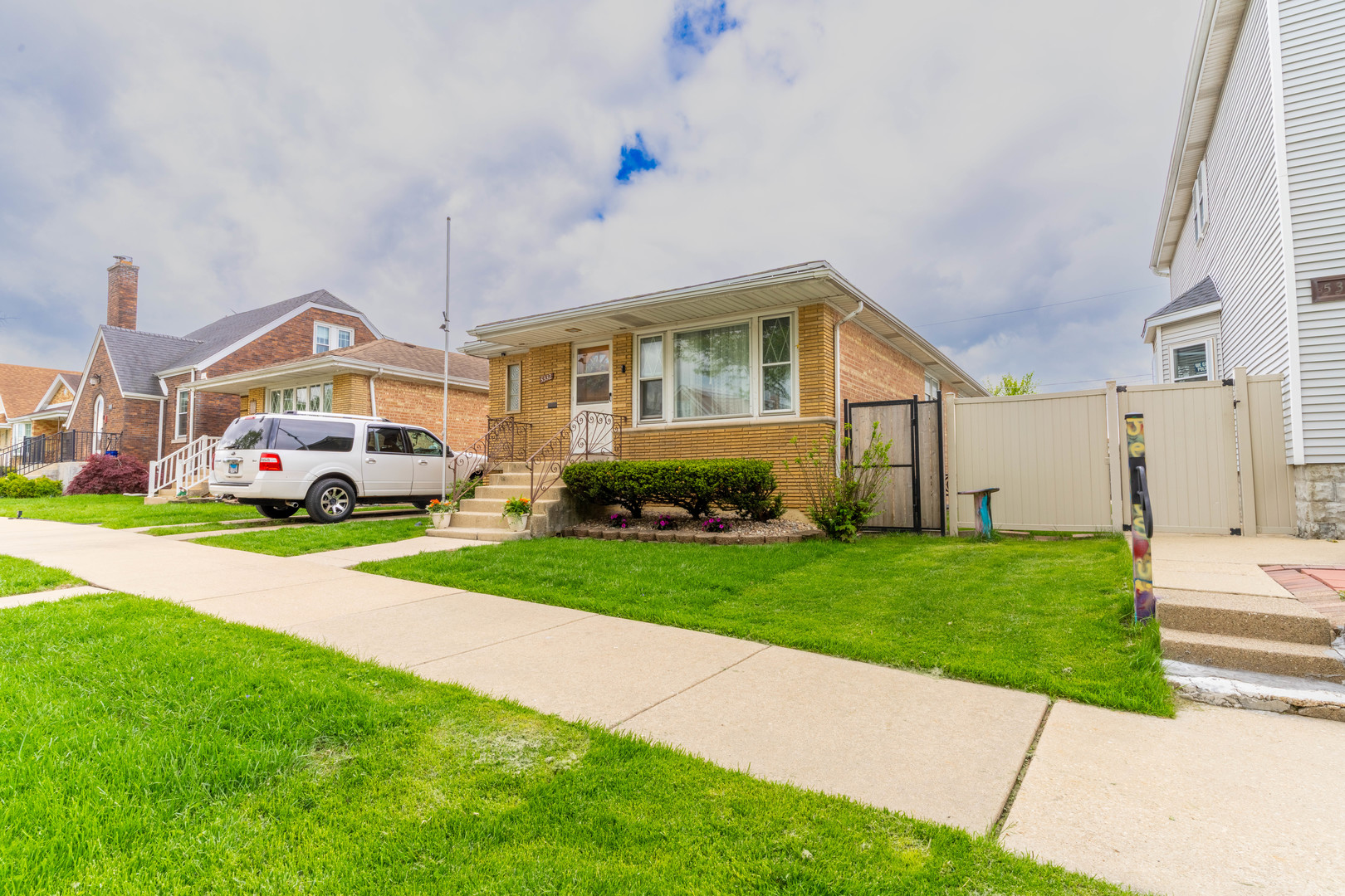 5332 S Meade Avenue, Chicago, IL 60638