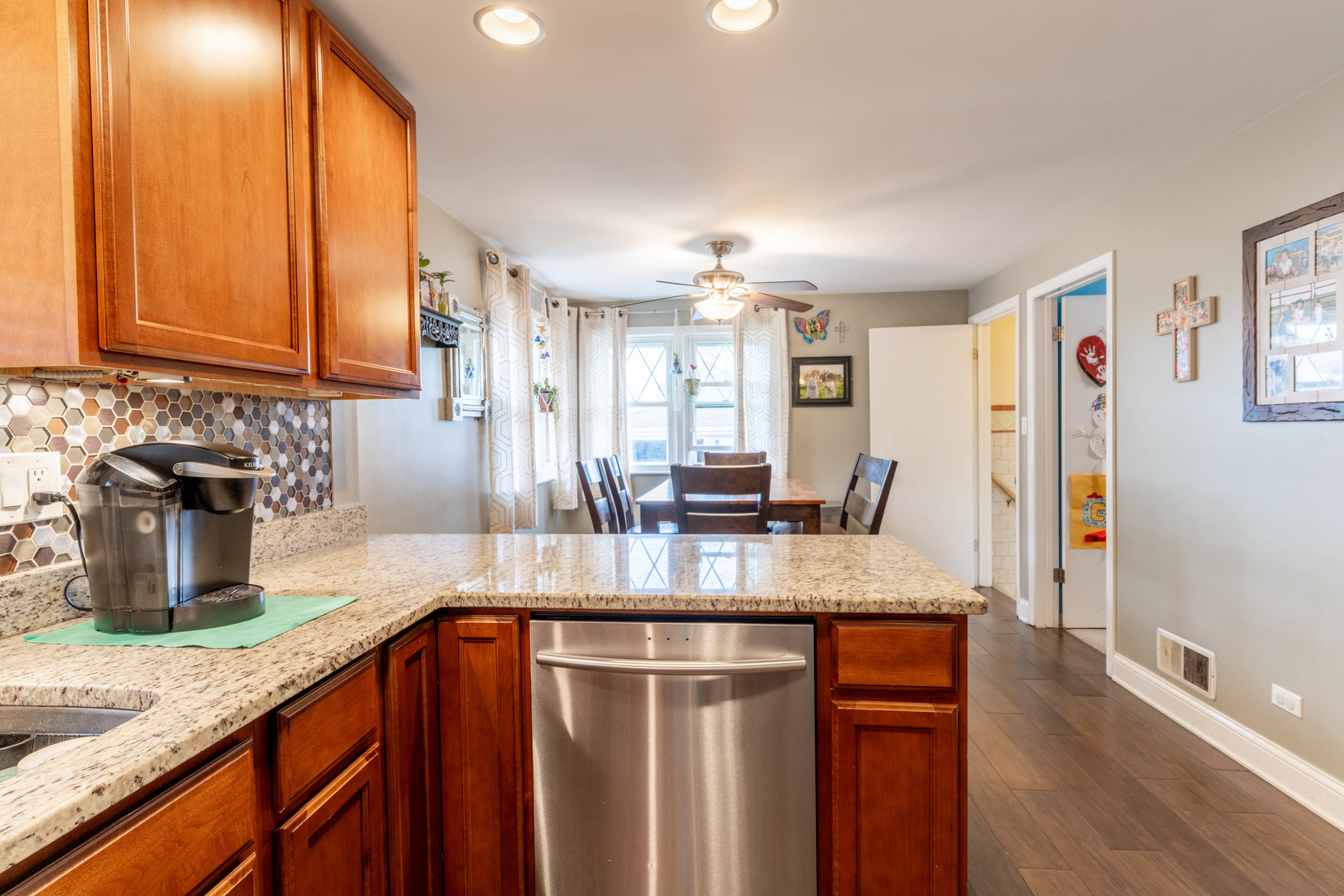5332 S Meade Avenue, Chicago, IL 60638