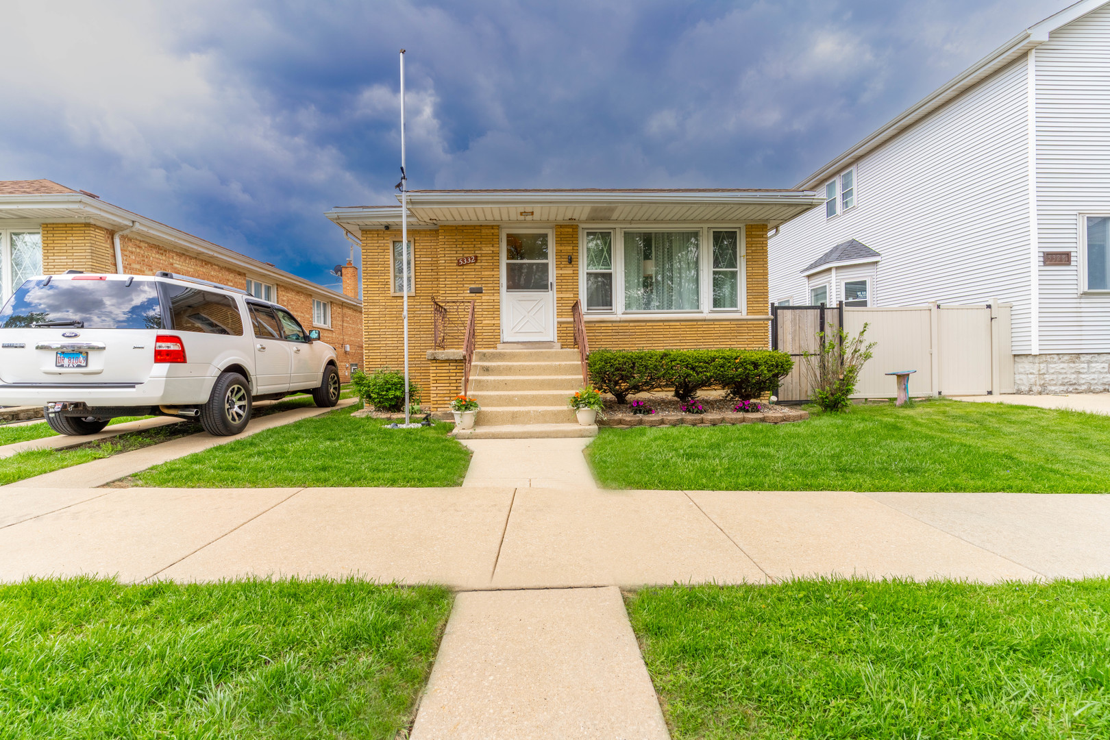 5332 S Meade Avenue, Chicago, IL 60638